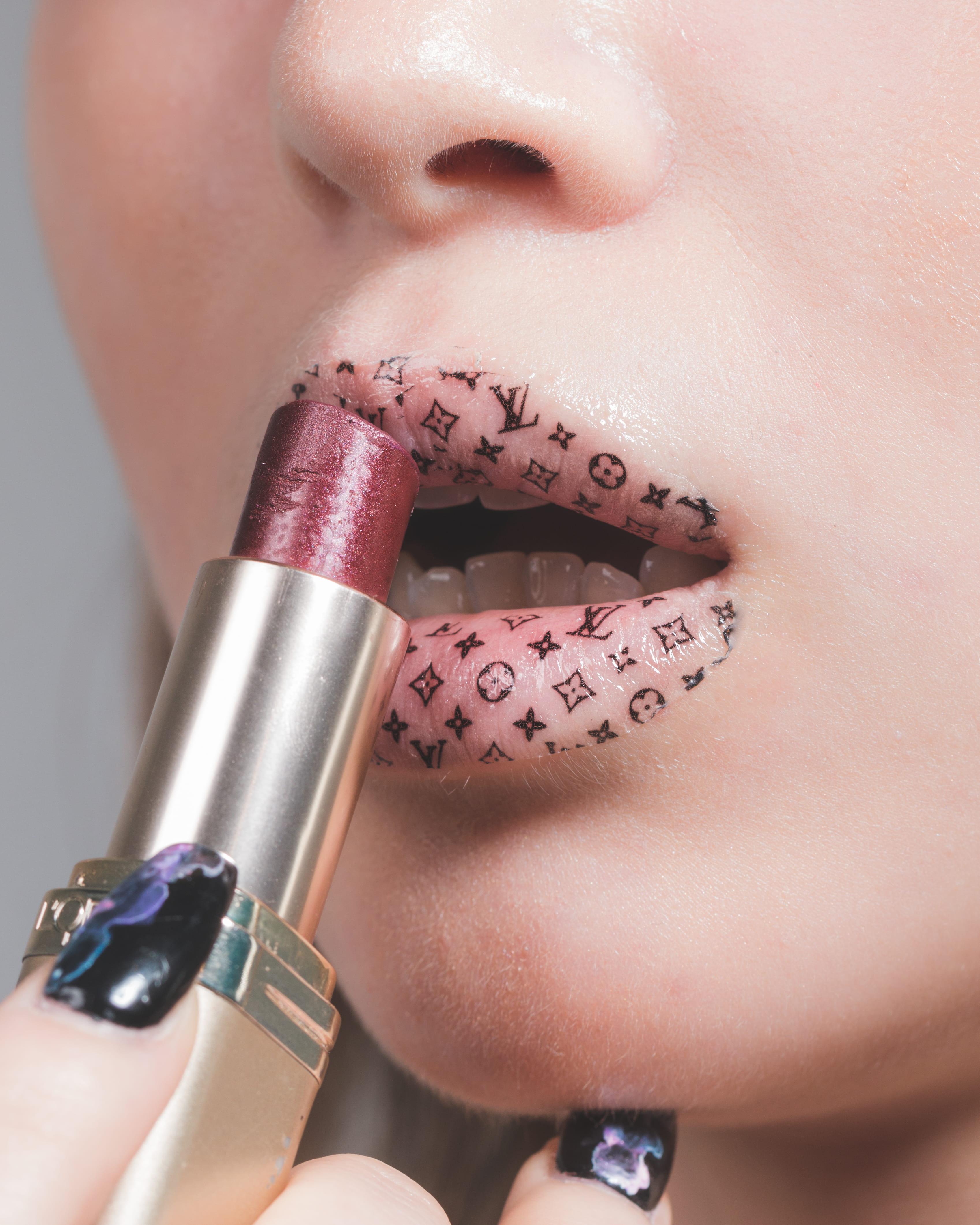 body part, make-up, lips, lifestyles, putting, adult, real people, tattoo, females, louis, photography, indoors, s, finger, beauty, women, vuitton, young women, Phone HD Wallpaper