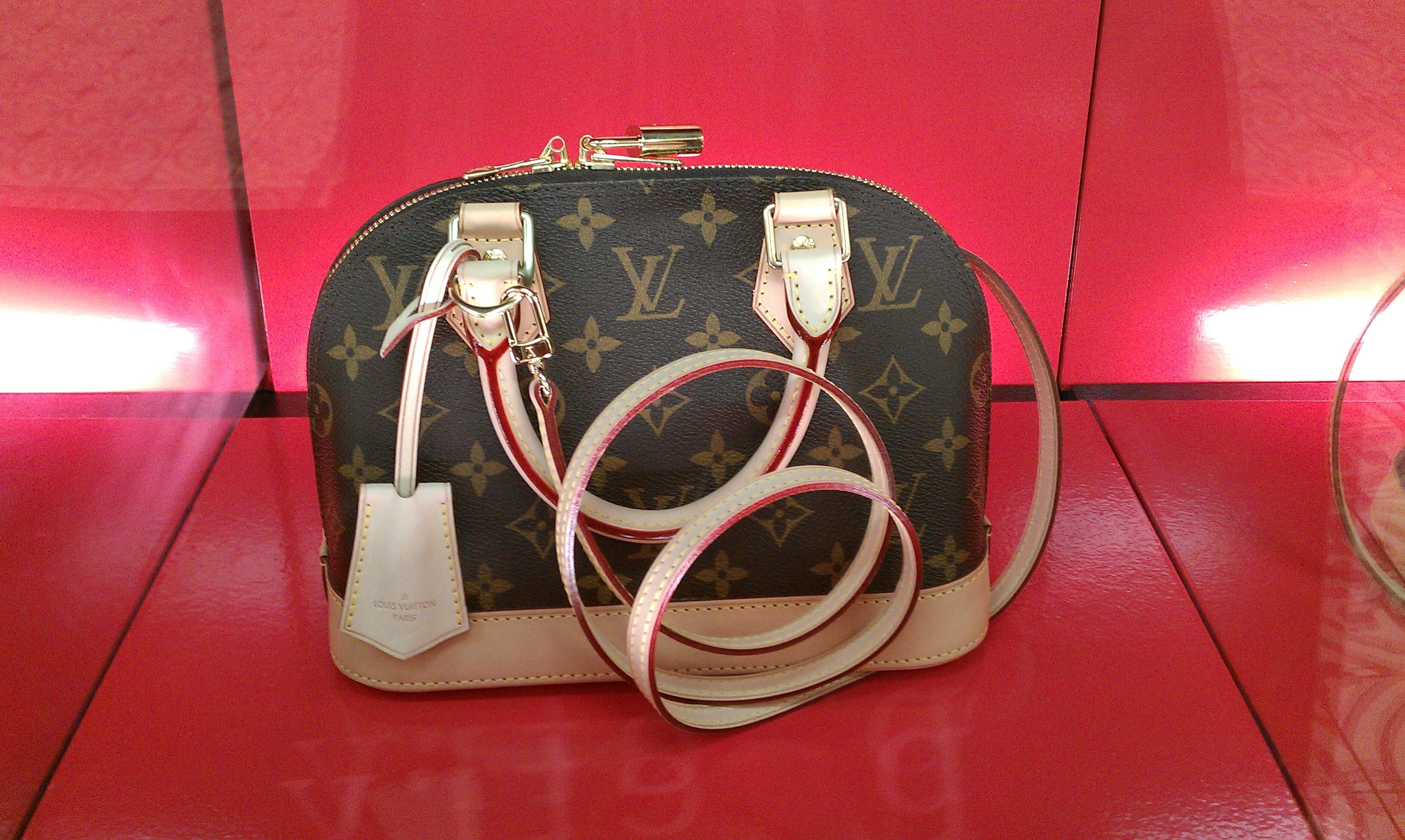 sport, Beige, Brown, flooring, illuminated, table, crossbody, Bag, glowing, indoors, healthcare and medicine, group of objects, louis, close-up, vuitton, HD Wallpaper