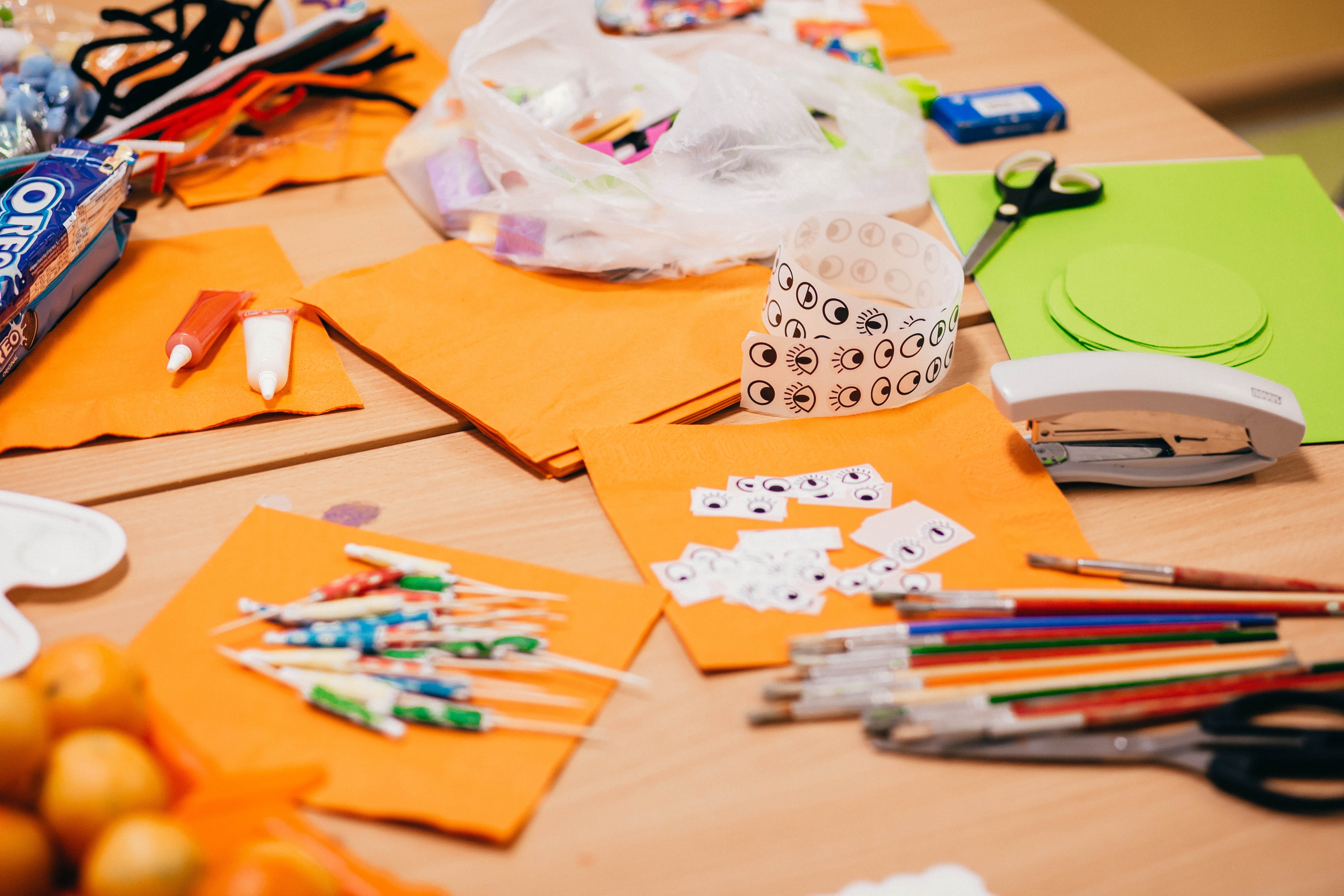 children, scissors, colored, group of objects, art, colourful, paint, wood - material, lot, variation, bright, child, creativity, classroom, education, HD Wallpaper