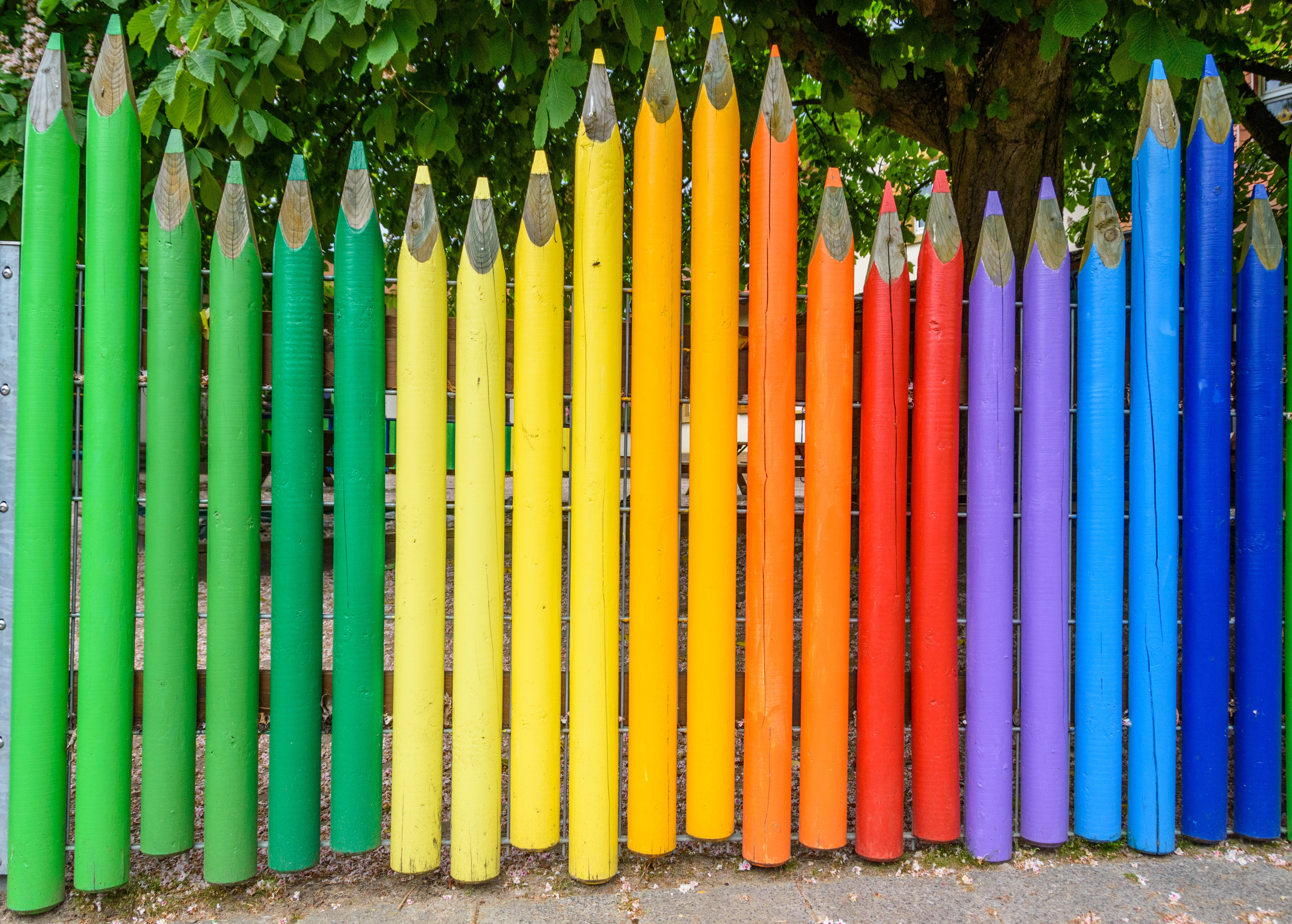 built structure, green color, color, side by side, large group of objects, plant, lacquered wood, outdoors, pattern, kindergarten, pencils, day, arrangement, HD Wallpaper