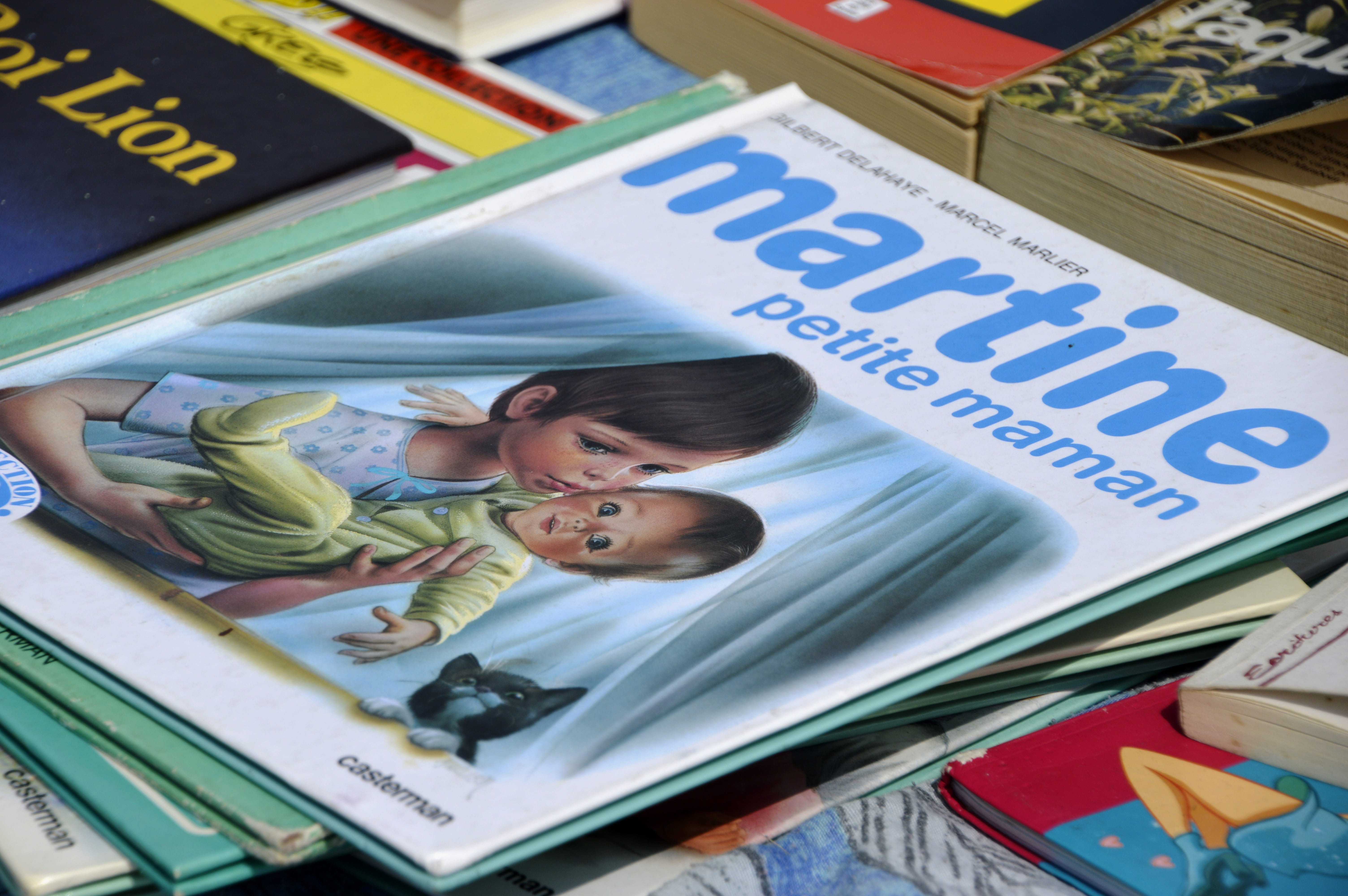 youth, read, primary, text, communication, men, casual clothing, 5K, tell, childhood, school, book, females, innocence, martine, collection martine, finance, HD Wallpaper