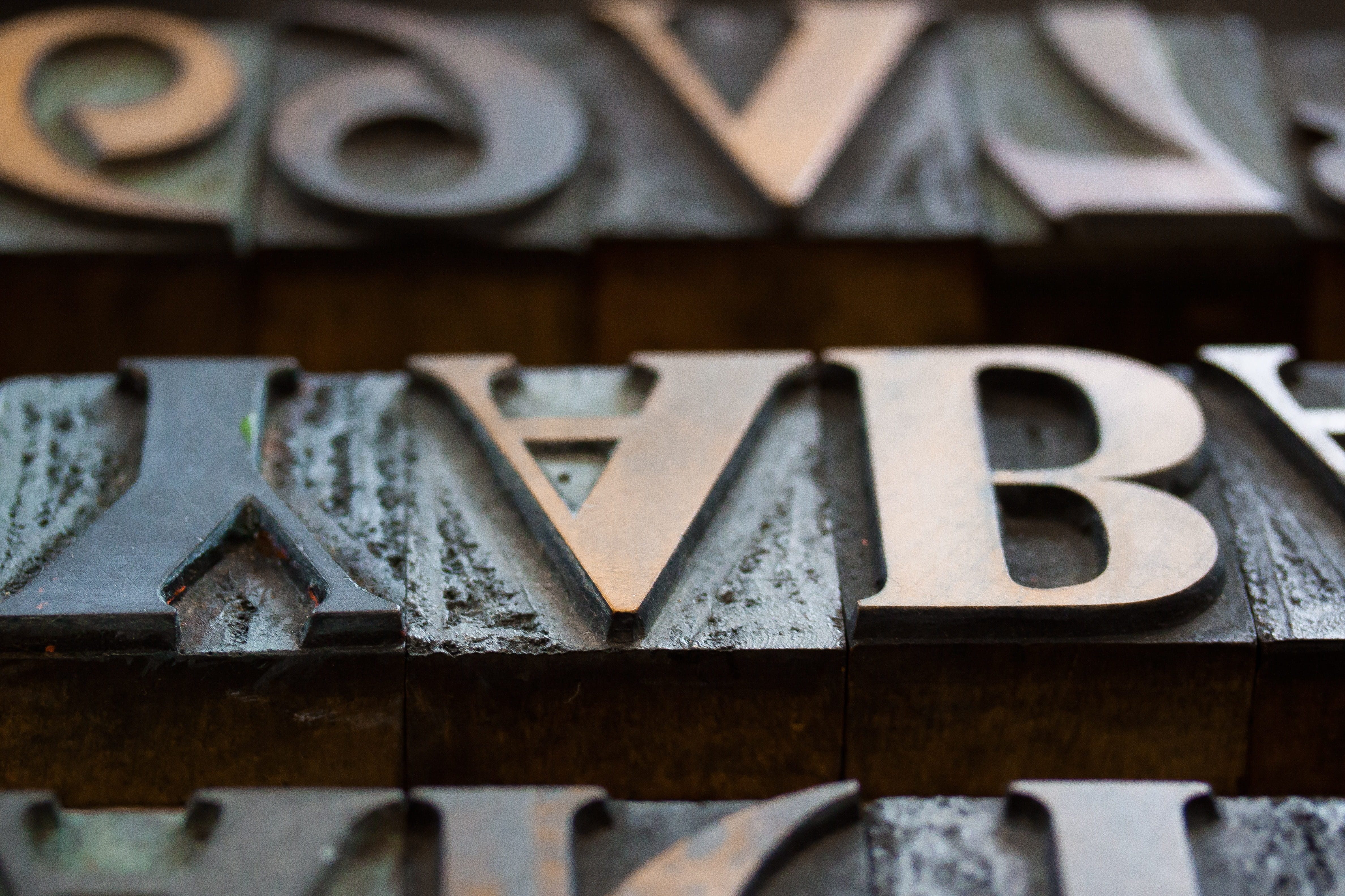 wood - material, old, mirrored, a, alphabet, abundance, close-up, b, font, indoors, communication, serifs, wooden alphabet letters, 4K, johannes gutenberg, HD Wallpaper