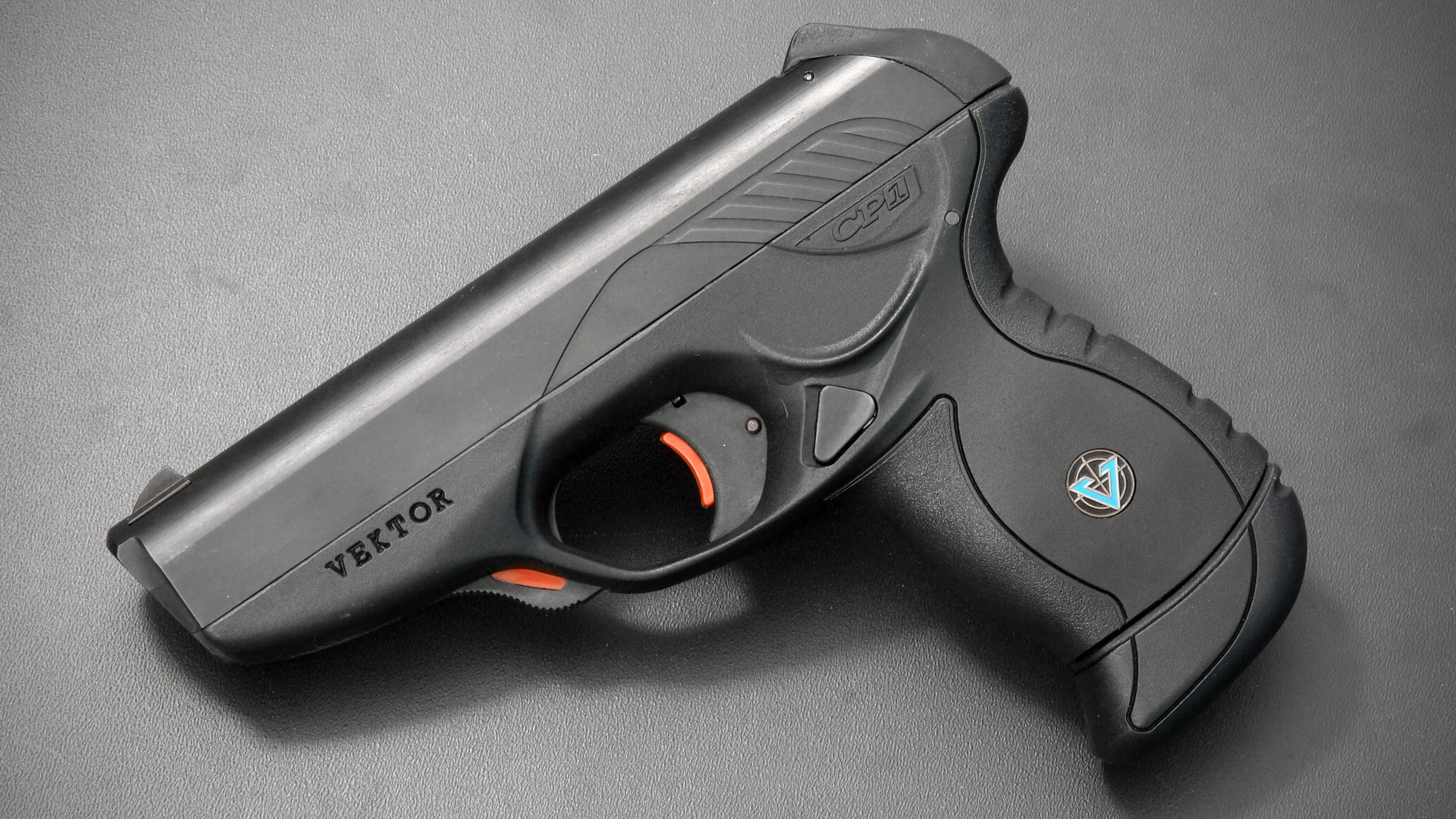 2K, high angle view, power supply, close-up, technology, computer equipment, pistol, gun, security, computer mouse, indoors, no people, single object, HD Wallpaper