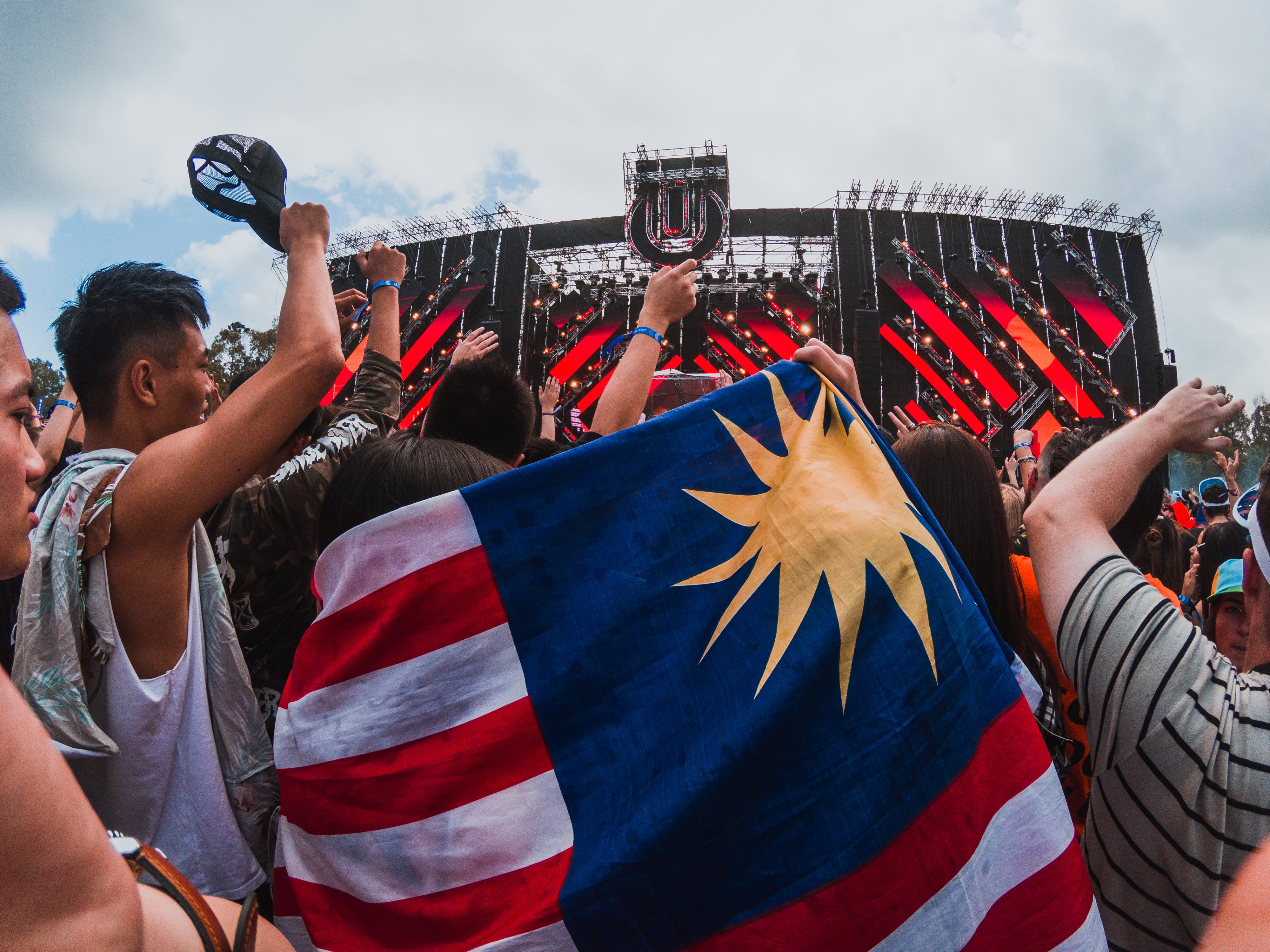 cloud - sky, day, music, country, emotion, gemilang, sky, ultra, flag, large group of people, celebration, us, 4K, women, patriotism, crowd, person, jalur, HD Wallpaper