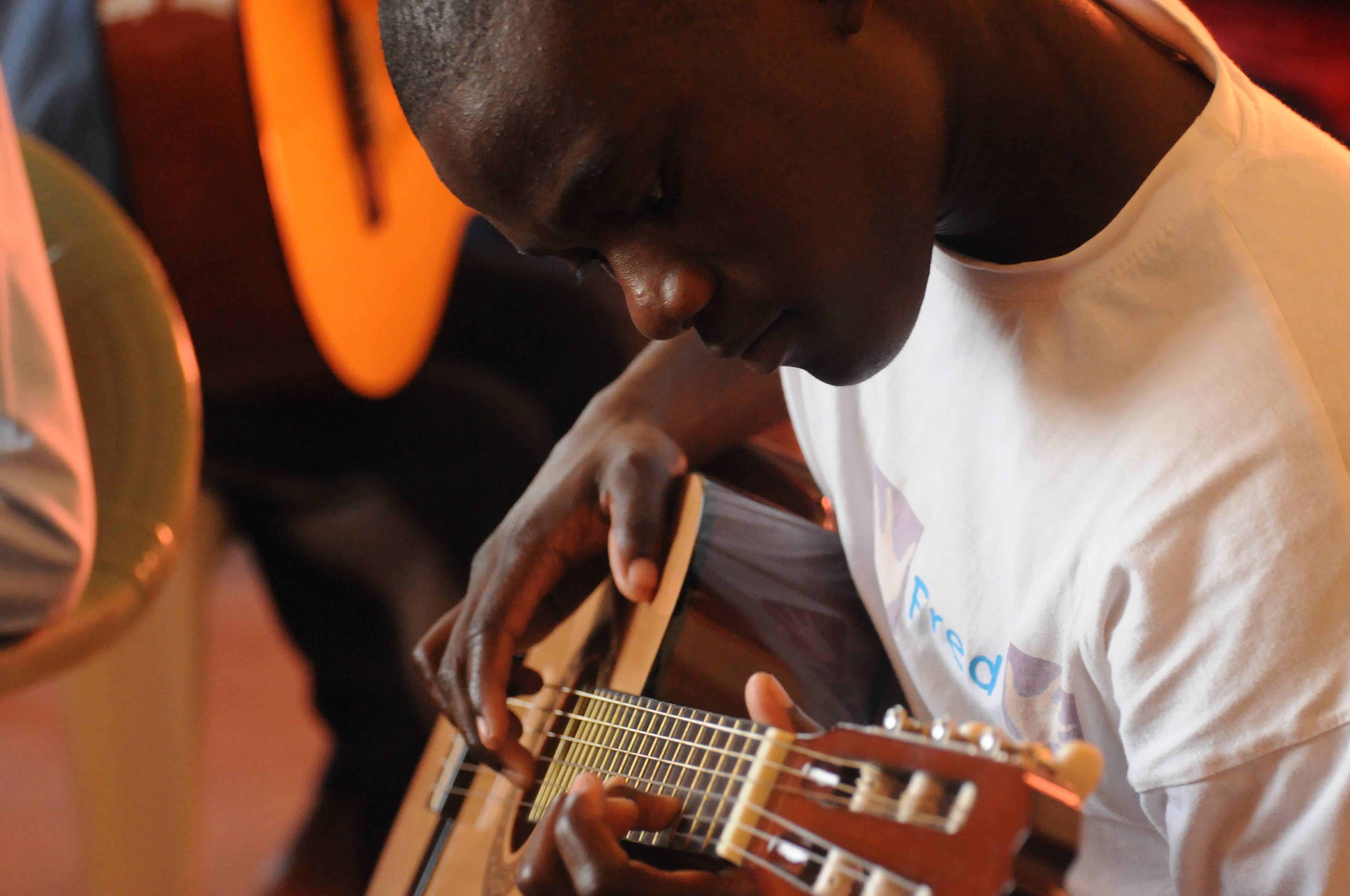 school of music, one person, african, holding, adult, guitar lesson, musical instrument, playing, music instrument, man, string instrument, indoors, musical equipment, HD Wallpaper