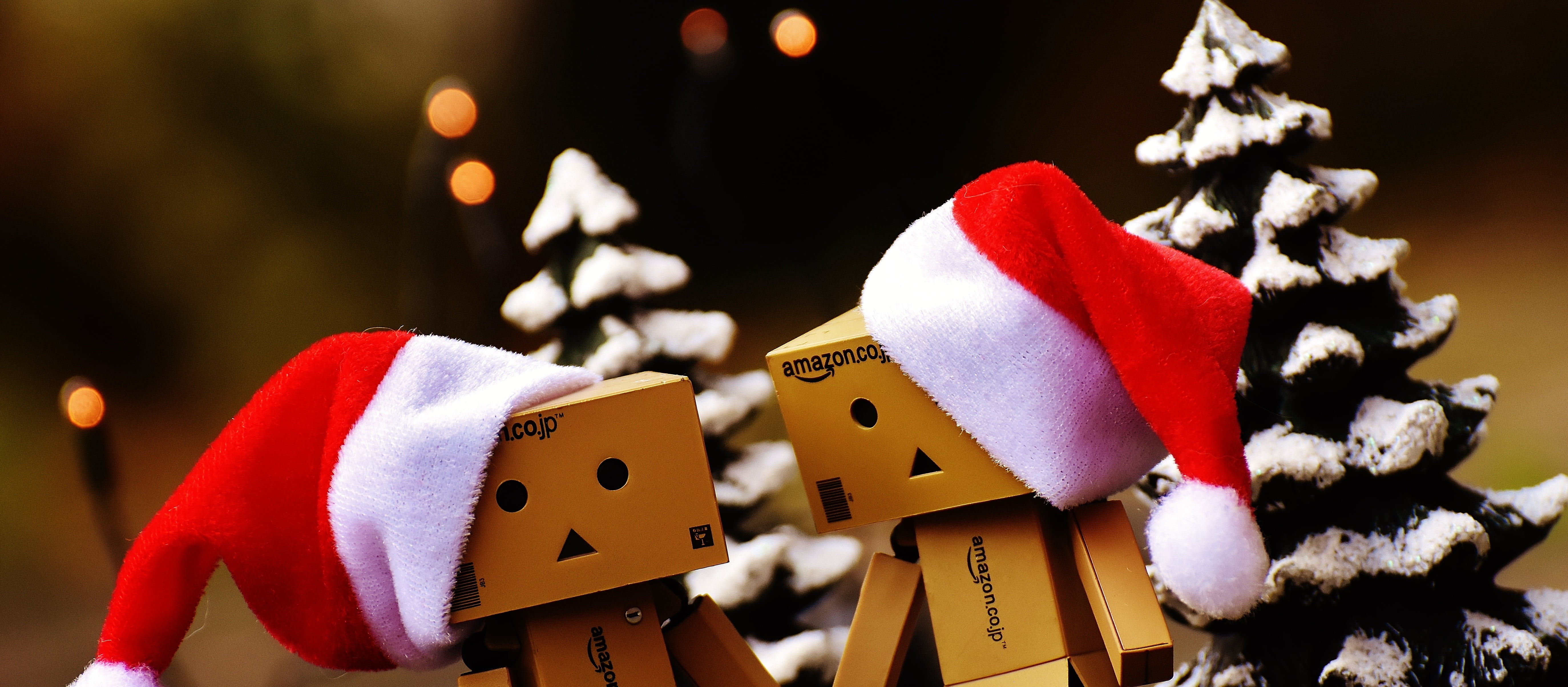  love, contemplation, made, performance, holiday, celebration, santa hat, funny, contemplative, brown, robots, send, packages, red, for two, hand in hand, HD Wallpaper