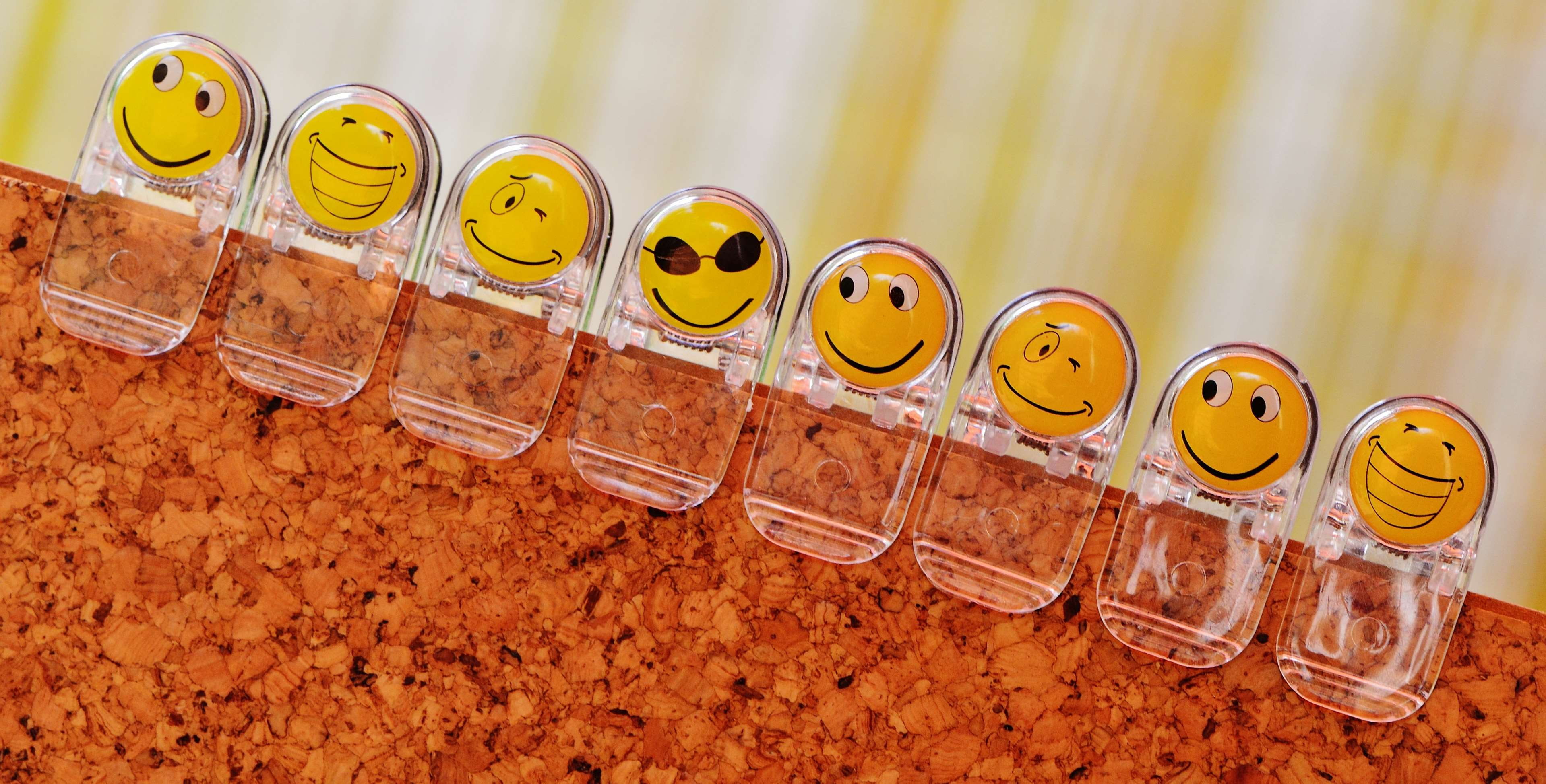 corkboard, emoticon, no people, string instrument, wooden, smilies, arts culture and entertainment, variation, side by side, high angle view, in a row, HD Wallpaper