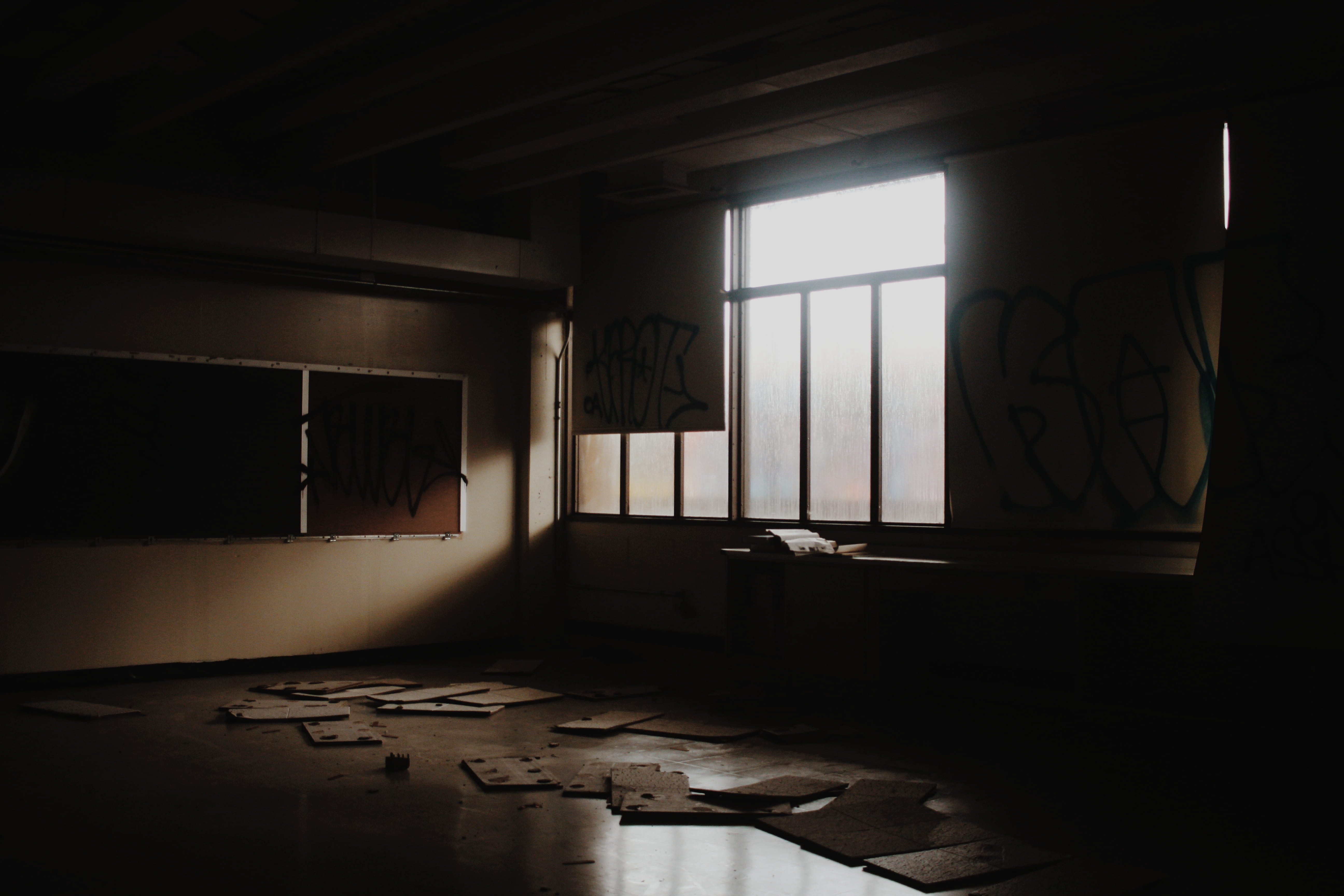 absence, flooring, no people, cork, abandoned, board, window, obsolete, sunlight, damaged, domestic room, ceiling, indoor, run-down, brown, building, beside, HD Wallpaper