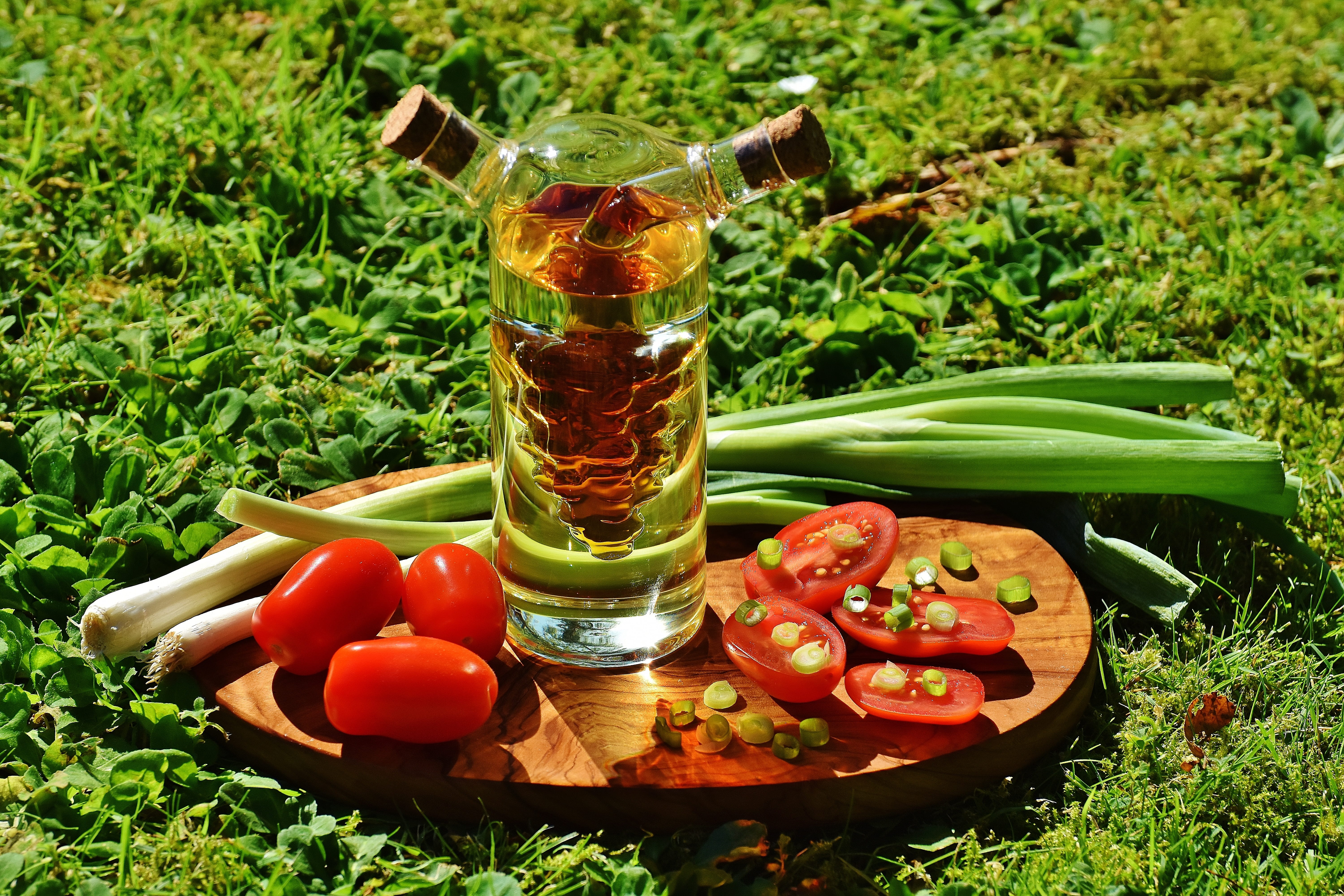 chopping board, spring onions, shadow, leek, green, food, grass, 5K, refreshment, nature, container, vegetable, oil, cook, near, close-up, household equipment, HD Wallpaper