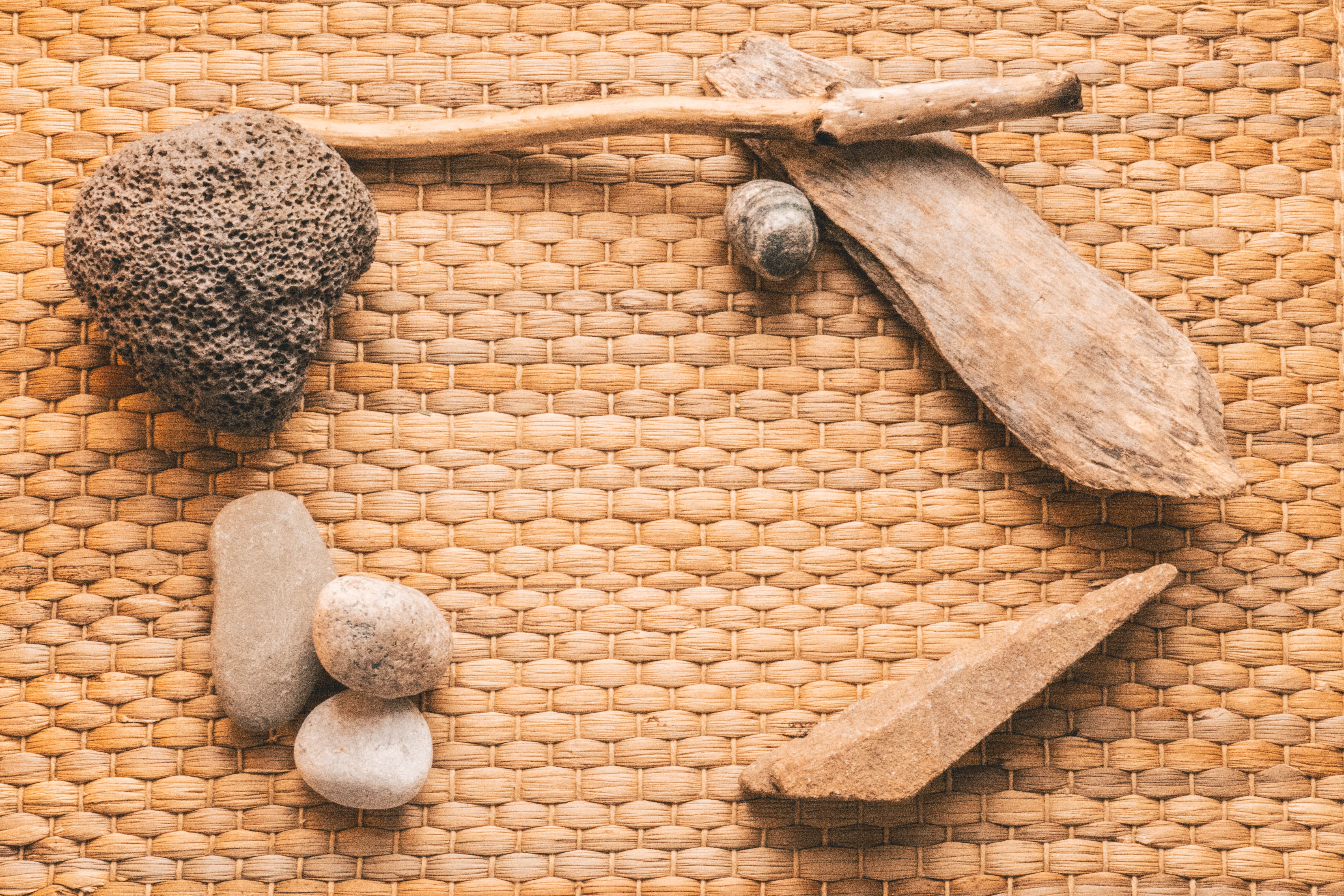 wall, rug, brown, lute, plant, close-up, day, 5K, stone, musical instrument, woven, roof, still life, nature, flatlay, art and craft, cork, flagstone, HD Wallpaper