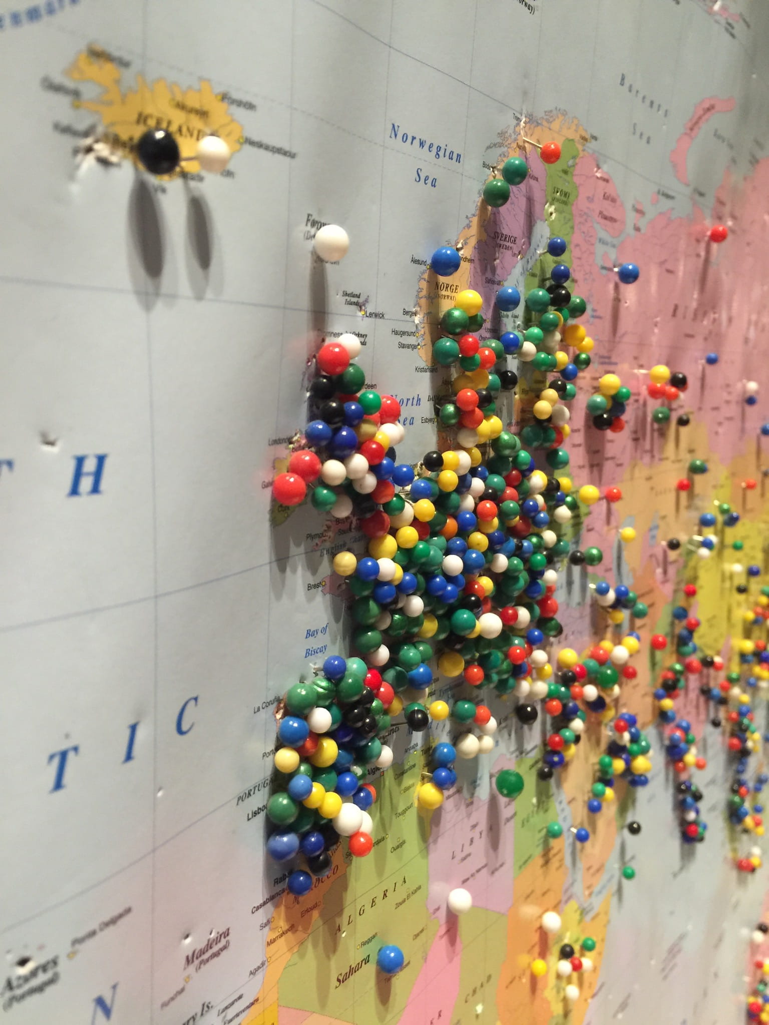 wall, 1080P, balloon, cluster, celebration, straight pin, high angle view, traveling, green, yellow, close-up, still life, communication, indoors, united kingdom, Phone HD Wallpaper