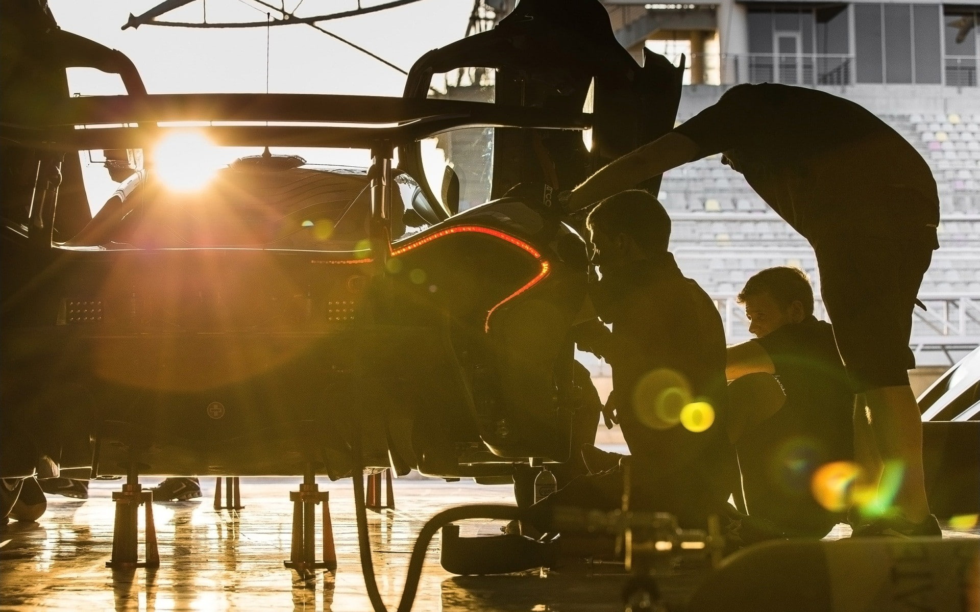 bright, standing, leisure activity, sunlight, sunbeam, McLaren P1, real people, nature, men, sky, lifestyles, adult, 1080P, silhouette, sport, McLaren P1 GTR, HD Wallpaper