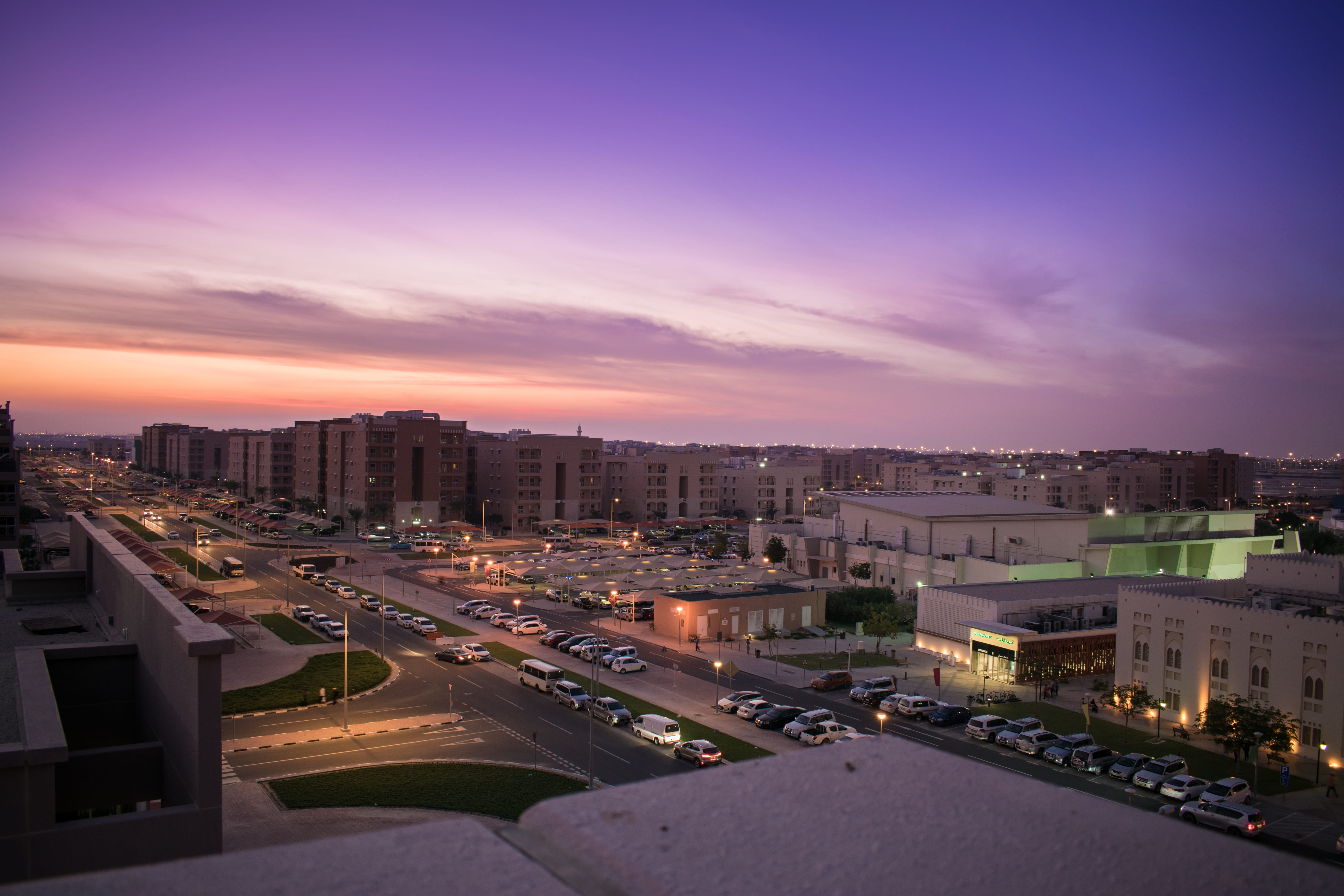 vehicle, golden hour, landscape, cloud - sky, winter, office building exterior, city life, automobile, office building, architecture, built structure, mode of transportation, HD Wallpaper