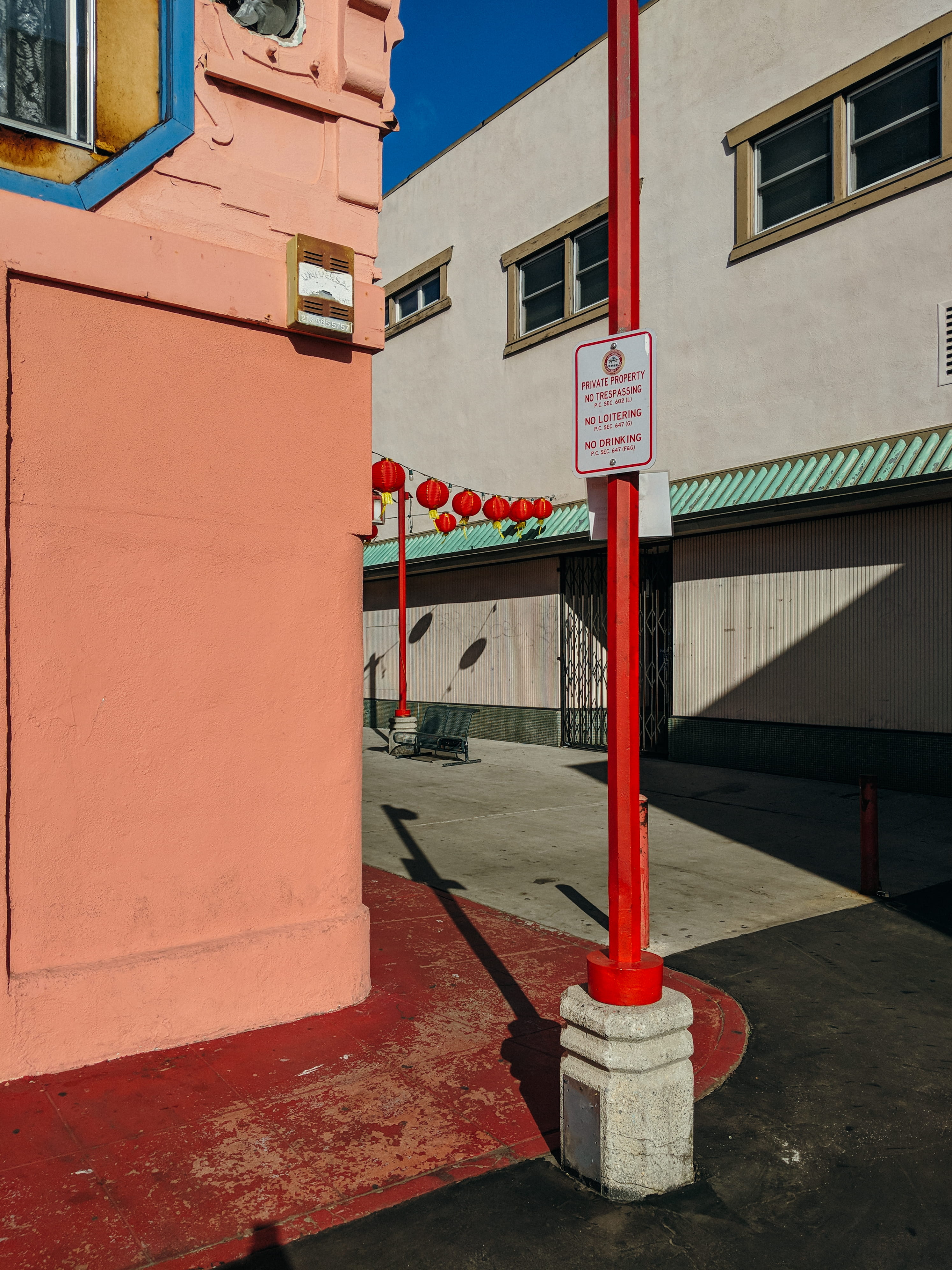los angeles, red, architecture, footpath, building, urban, la, nature, city, outdoors, shaddow, 4K, built structure, day, post, window, shadow, alley, Phone HD Wallpaper