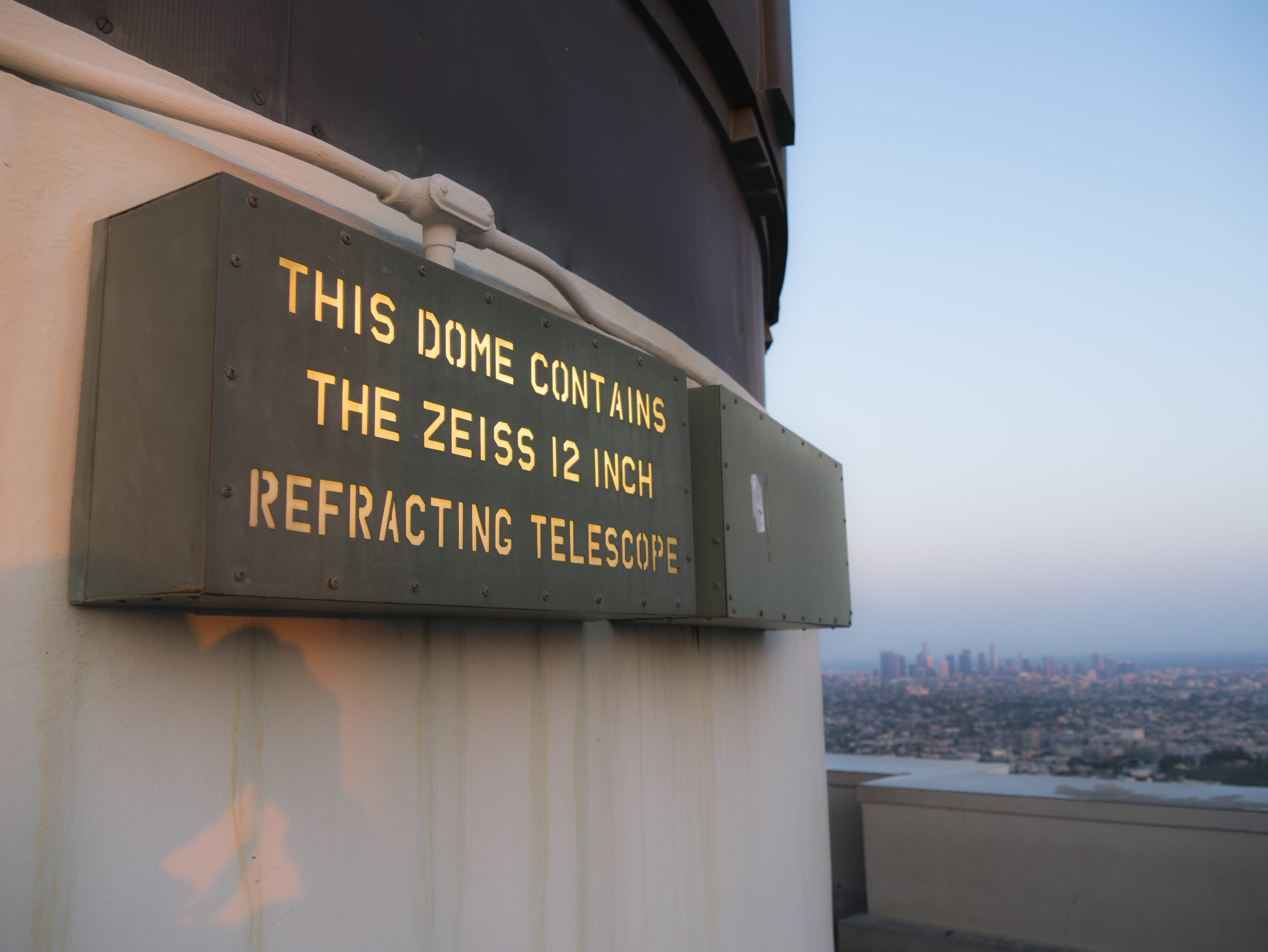 road sign, griffith observatory, street sign, 4K, zeiss, downtown, information sign, dome, clear sky, inch, housing, contains, urban, day, architecture, HD Wallpaper