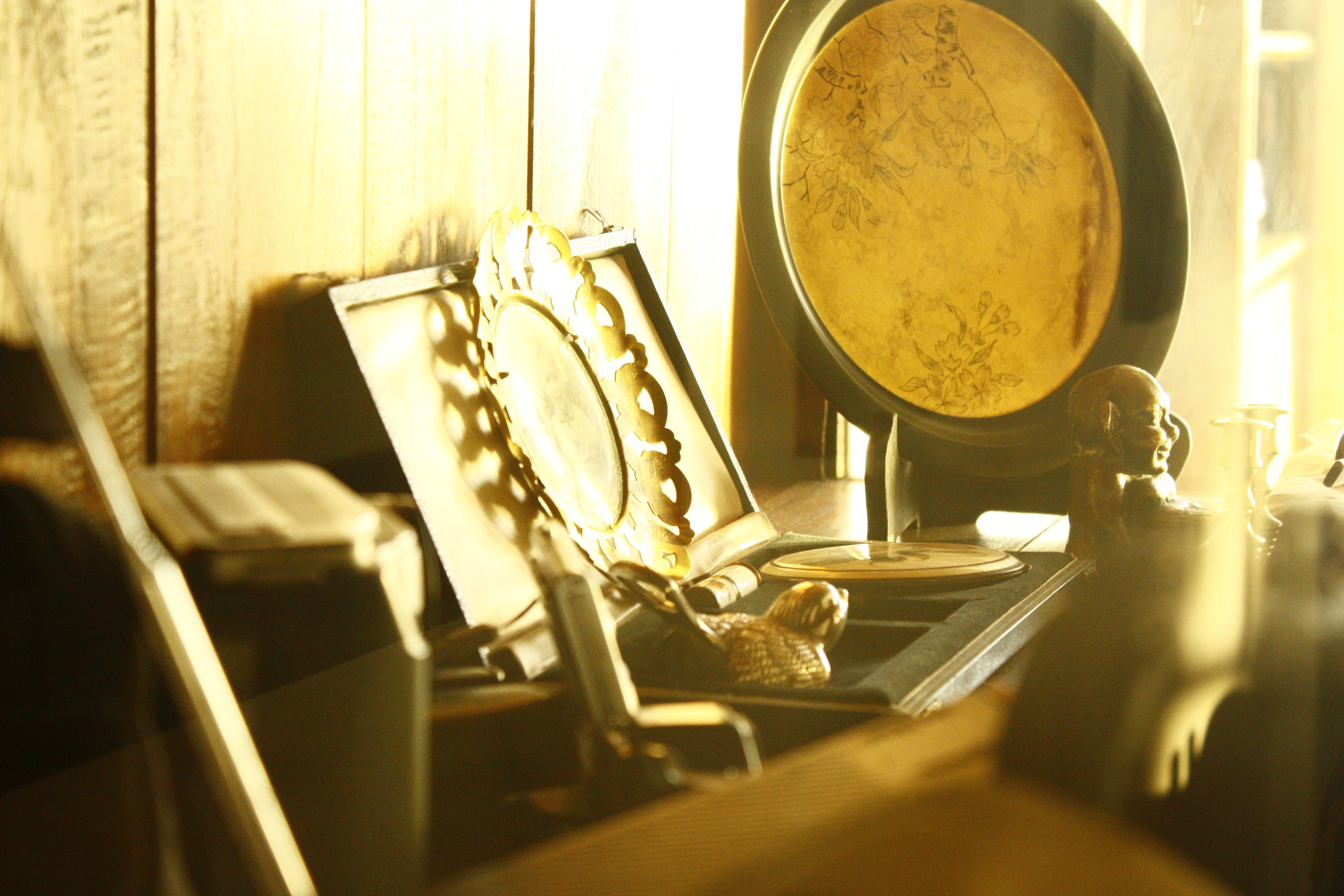history, old school, steal, communication, antique, no people, wooden, still life, indoors, retro, table, presents, arts culture and entertainment, gold colored, HD Wallpaper