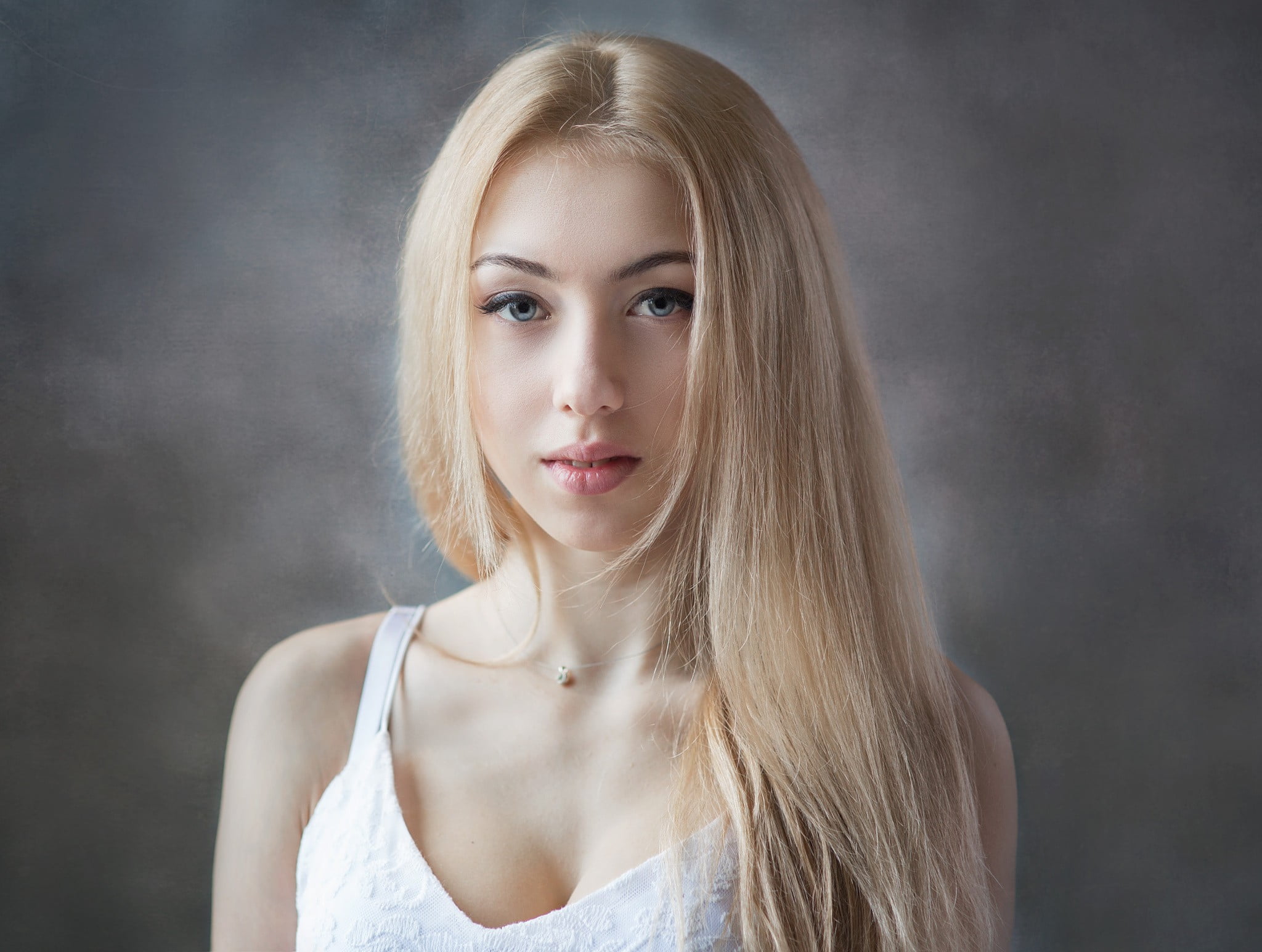 1080P, one person, gray background, headshot, simple background, face, blond hair, beautiful woman, beautiful people, model, contemplation, portrait, young adult, HD Wallpaper