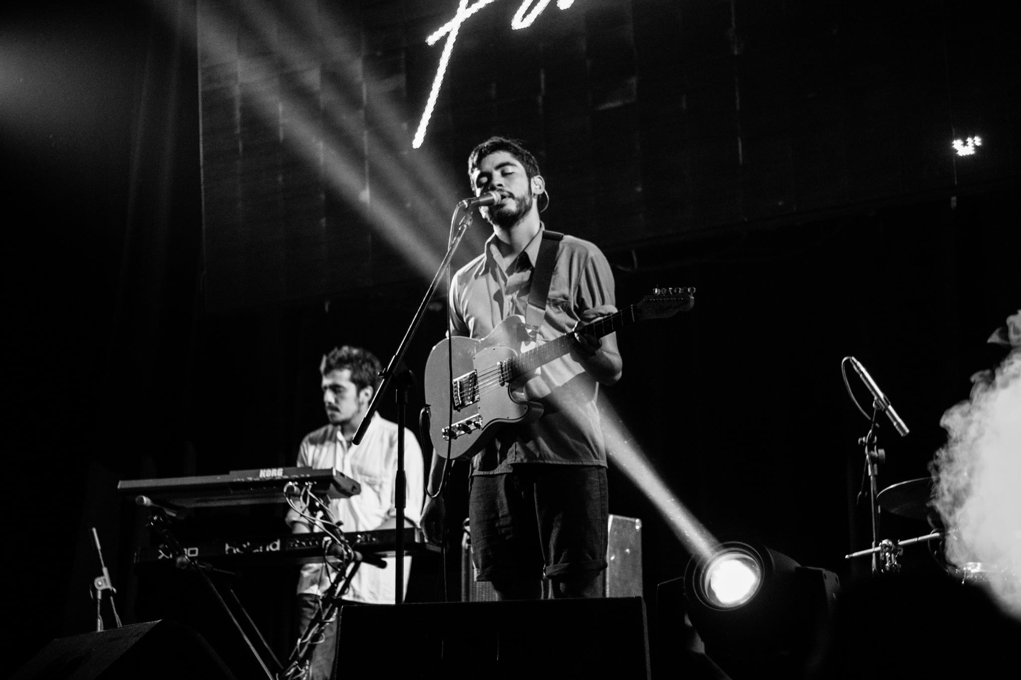 singing, concert, musical Instrument, music, show, loud, lights, male, club, arts culture and entertainment, electric guitar, rock music, audio, pop, musical Band, HD Wallpaper