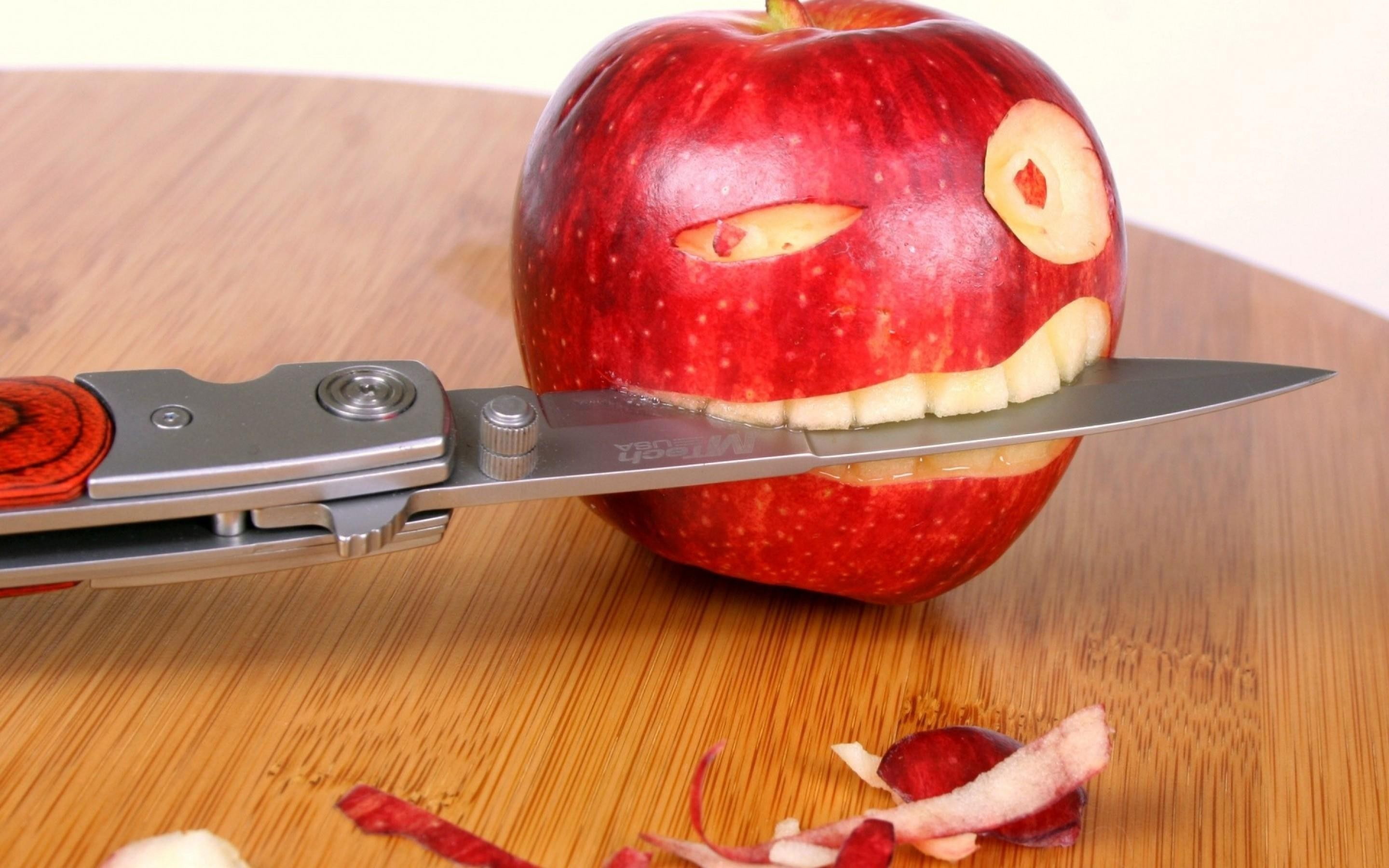 knife, apples, table, humor, 2K, biting, fruit, HD Wallpaper