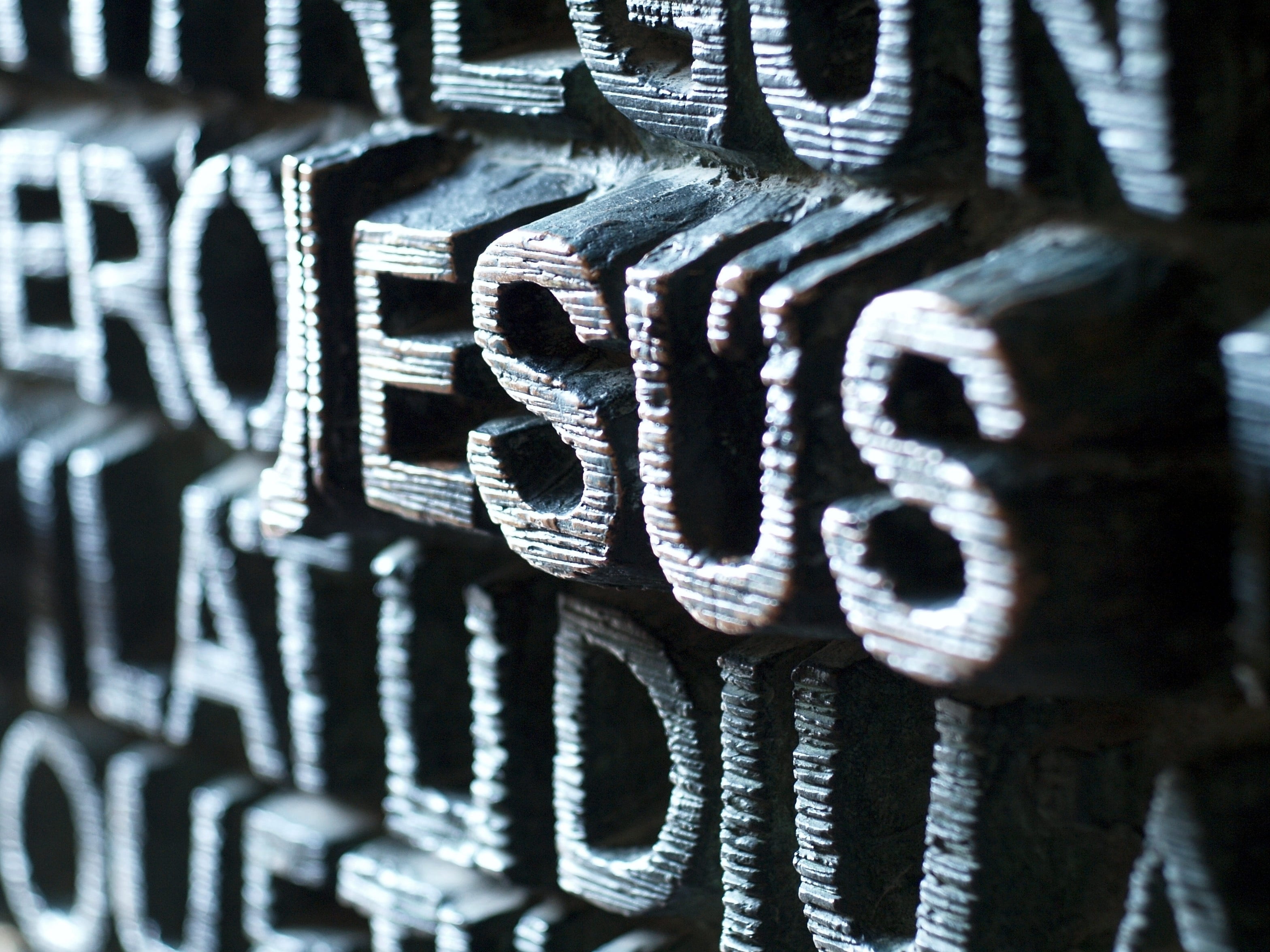sign, text, 2K, hanging, religion, wheel, extreme close-up, decor, font, connection, ornate, close-up, message, holy, typographic, calligraphy, typography, HD Wallpaper