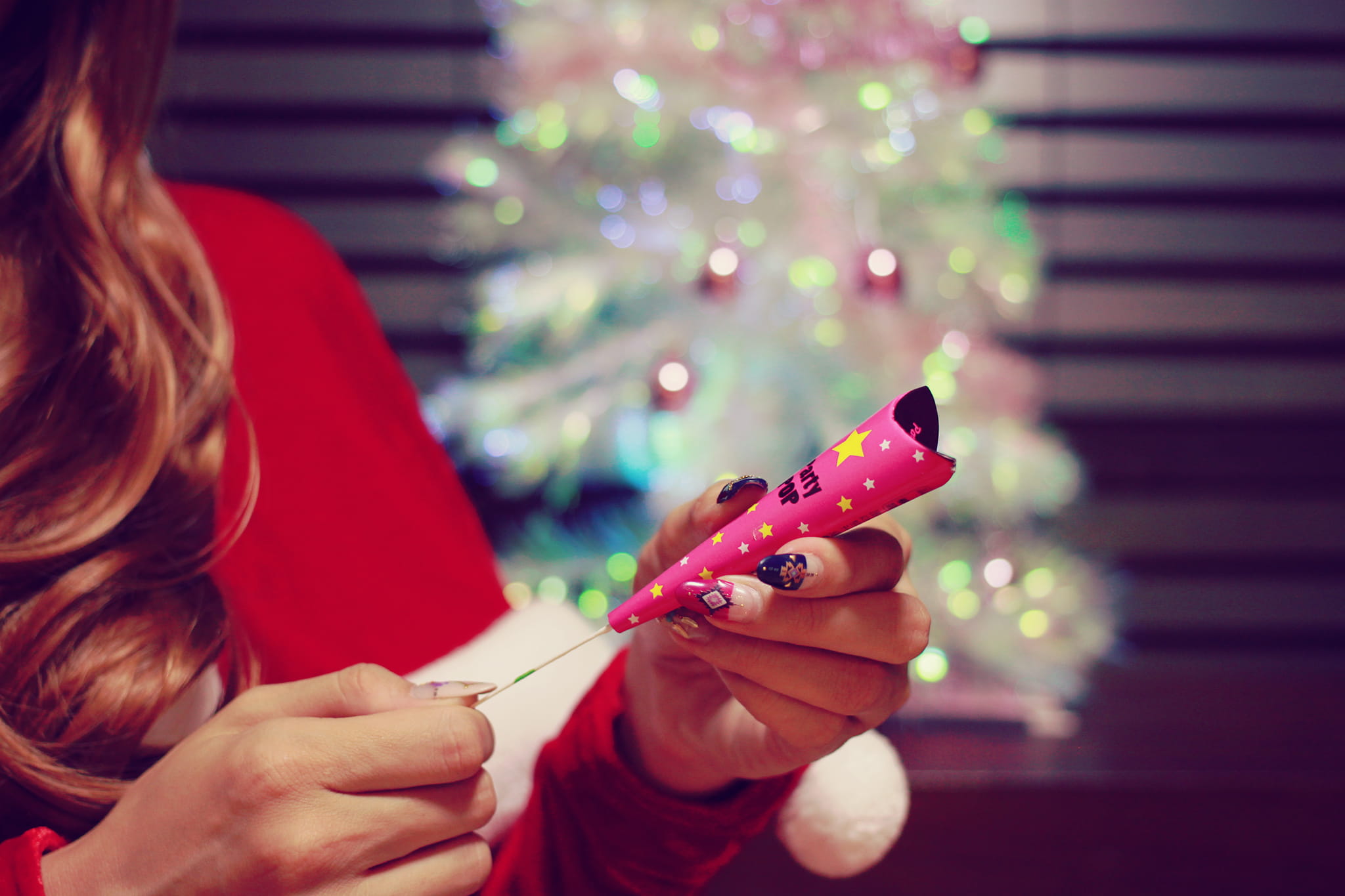 focus on foreground, red shirt, adult, new Years Eve, christmas Tree, pink, christmas Decoration, holiday, 1080P, human hand, gift, human body part, caucasian Ethnicity, HD Wallpaper