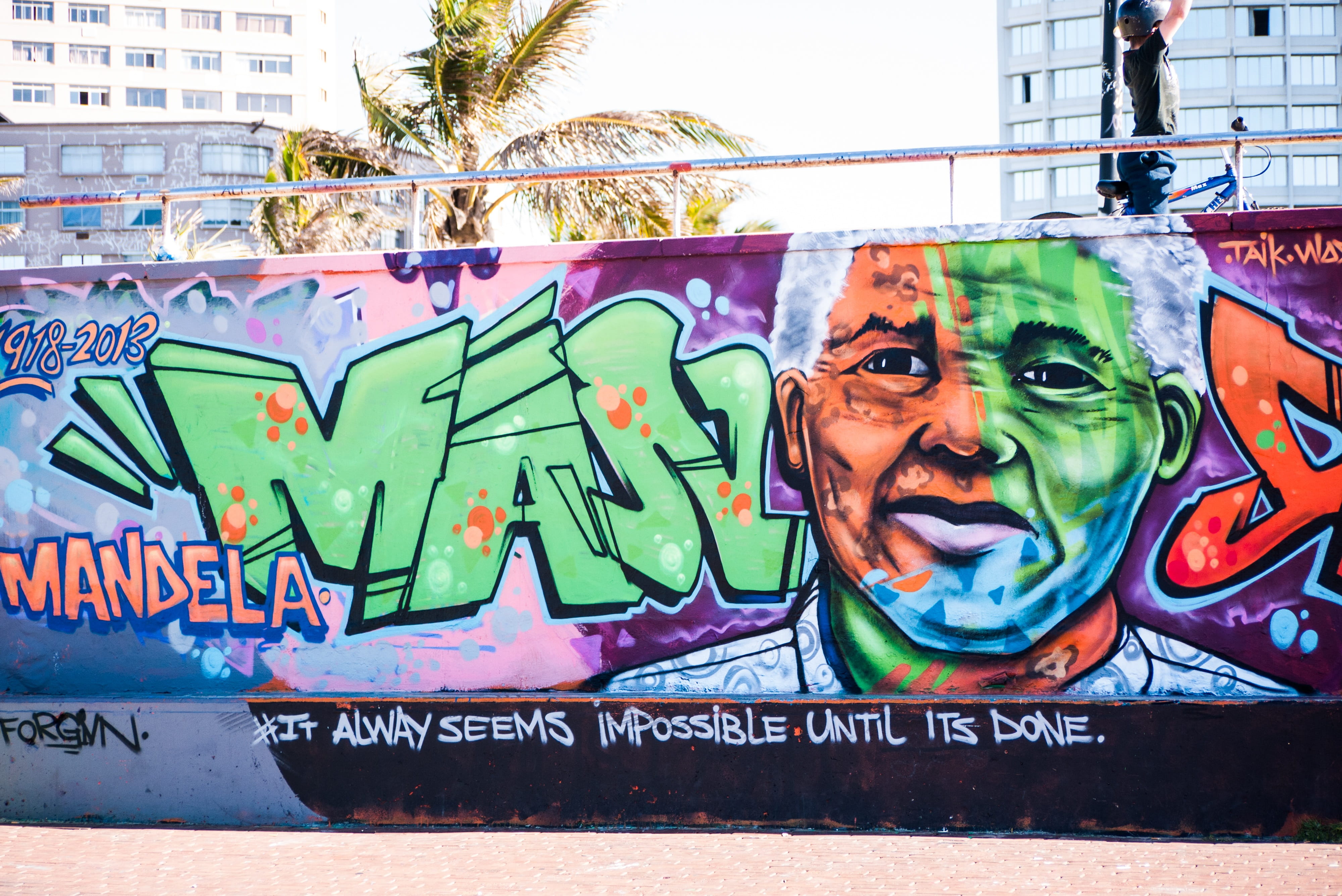Graffiti, building exterior, city life, mandela, representation, wall, day, Nelson Mandela, street, multi colored, text, creativity, architecture, adult, HD Wallpaper
