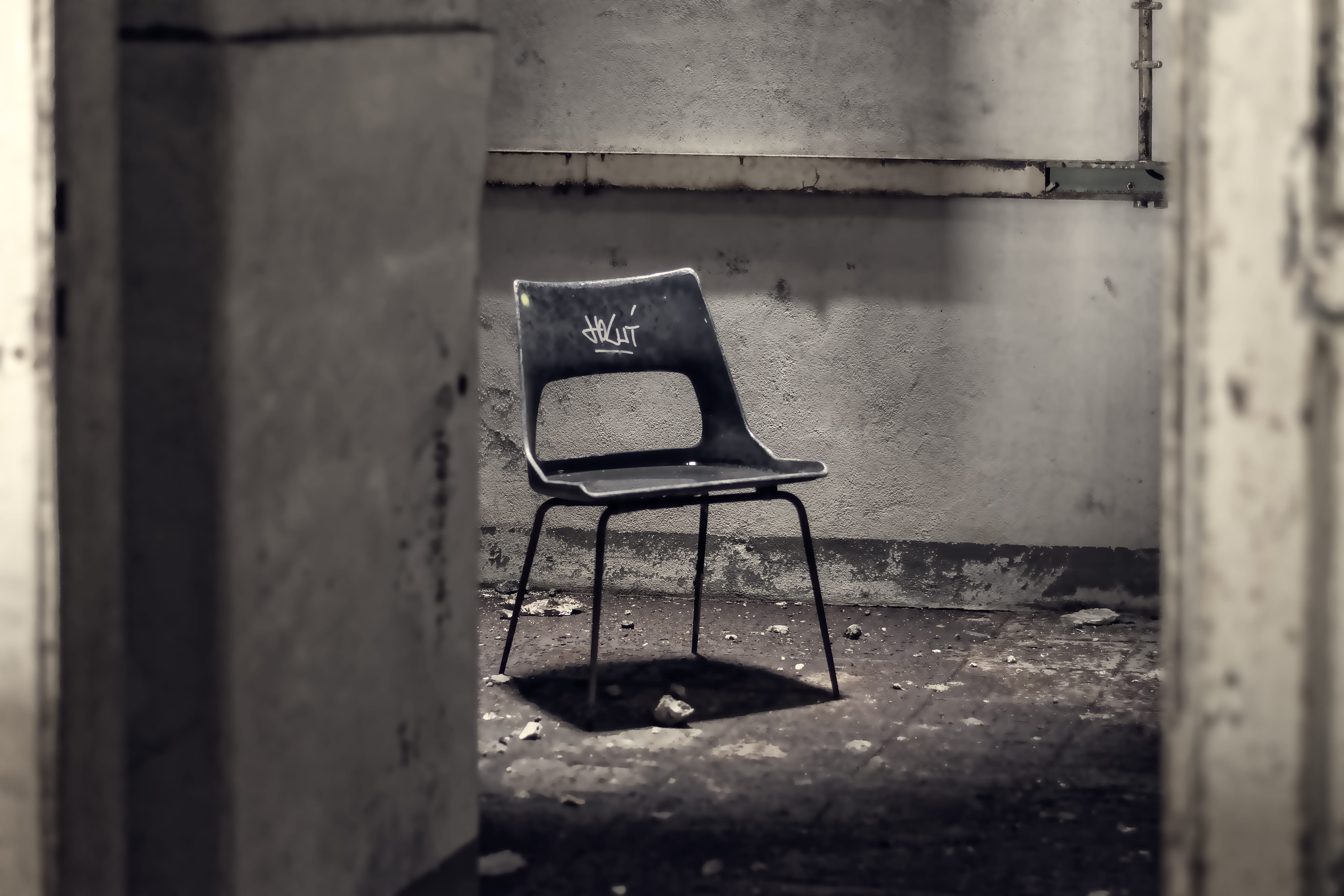 atmosphere, architecture, abandoned, lost places, chair, 5K, pforphoto, state, interrogation, building, weathered, no people, obsolete, metal, leave, day, HD Wallpaper