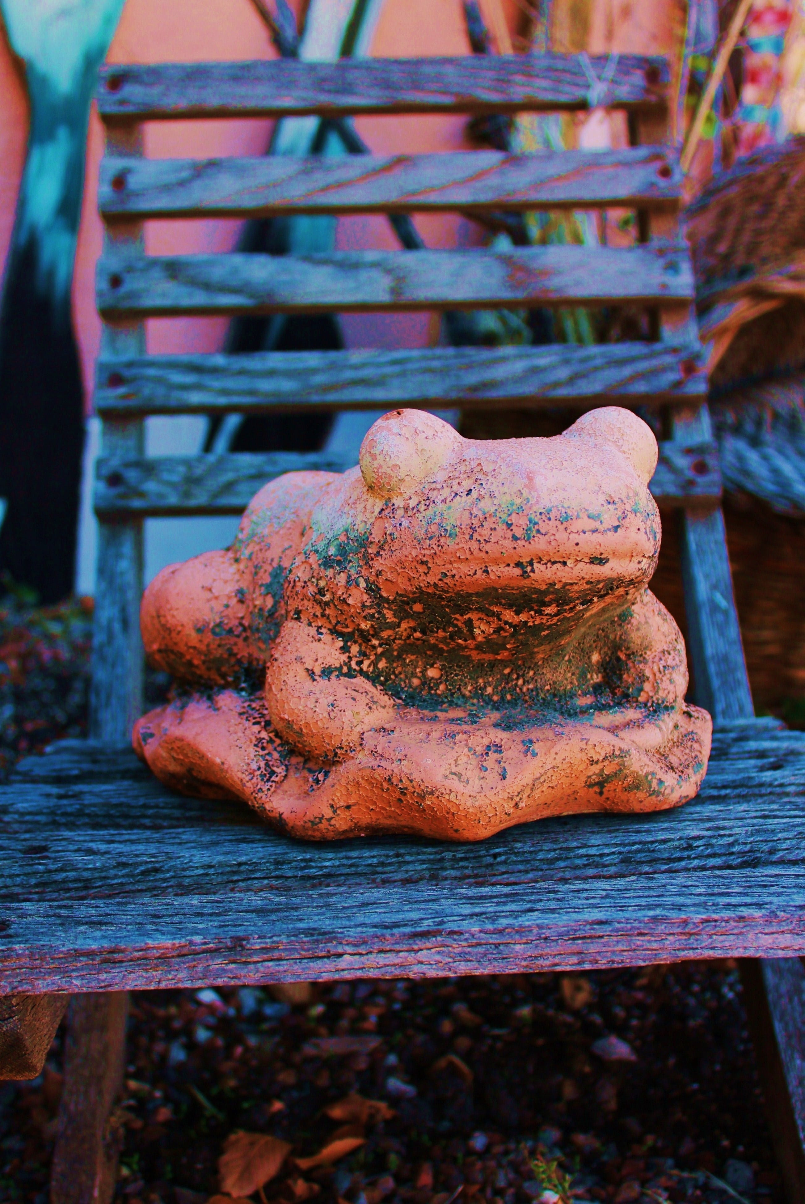 style, stack, yard art, creativity, healthy eating, spirit animal guide, colorful, still life, outdoor art, no people, rusty, frog totem, handicraft, for sale, Phone HD Wallpaper