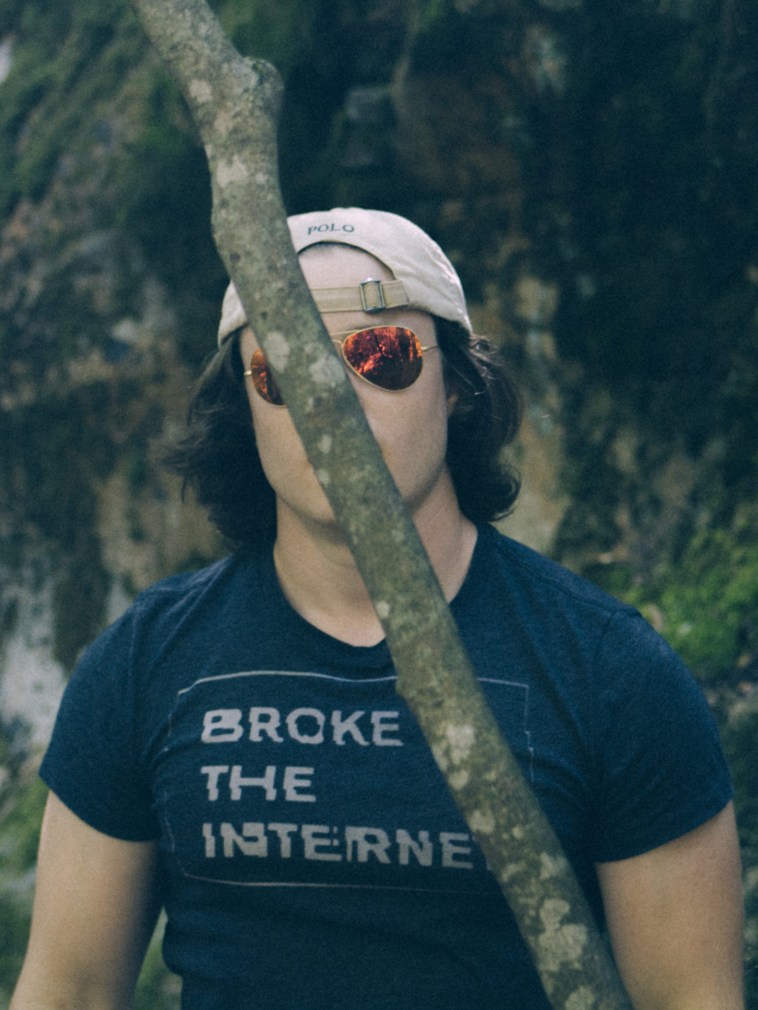 front view, sierra, odd, communication, holding, leaves, pearl, portrait, men, plant, focus on foreground, forest, young adult, day, weird, 2K, artist, Phone HD Wallpaper