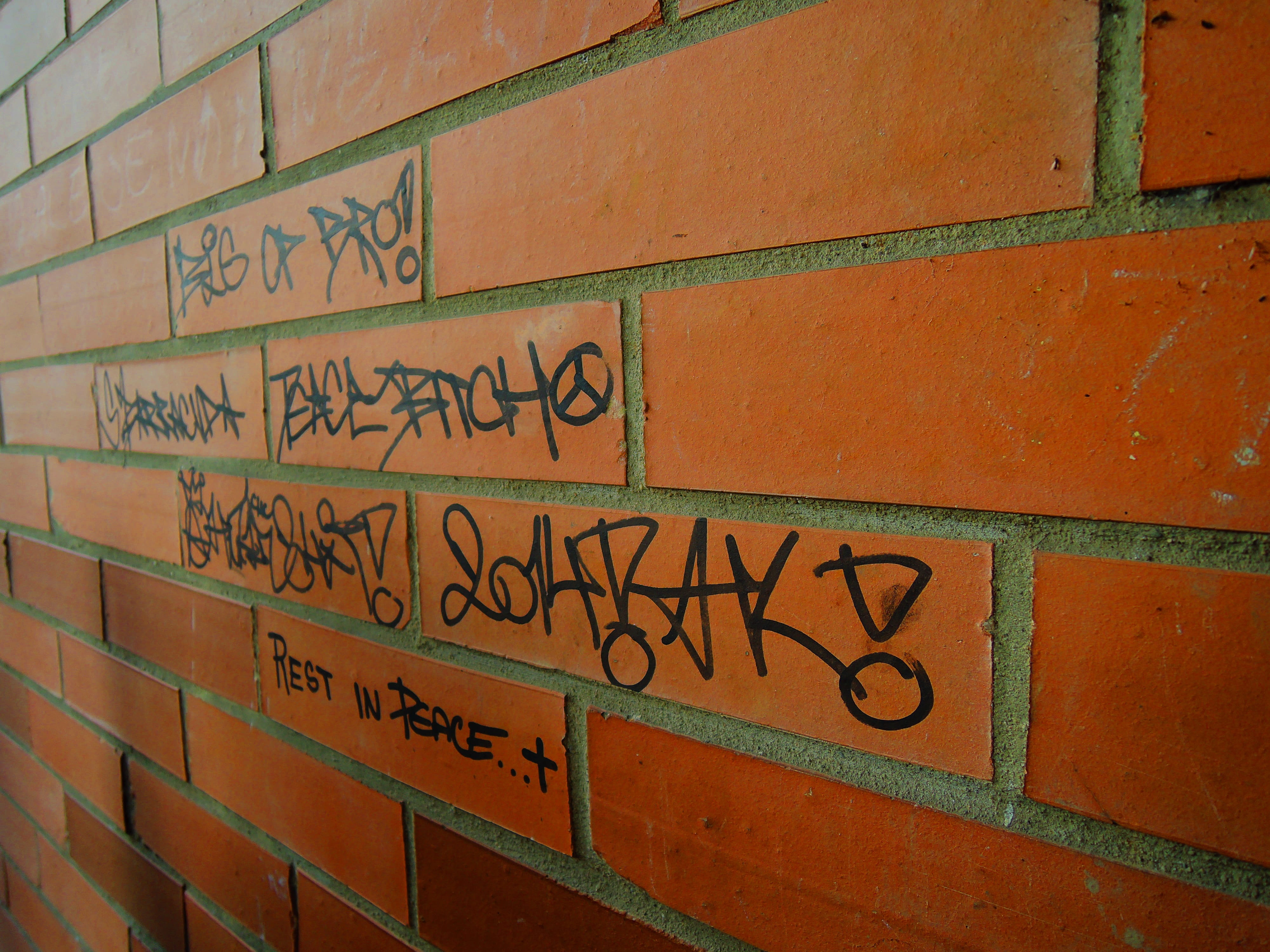 Wall, Sign, a higher target, red, noise, western script, reality, outdoors, brick wall, backgrounds, gray, Brick, art, black, graphite, brown, non-western script, HD Wallpaper
