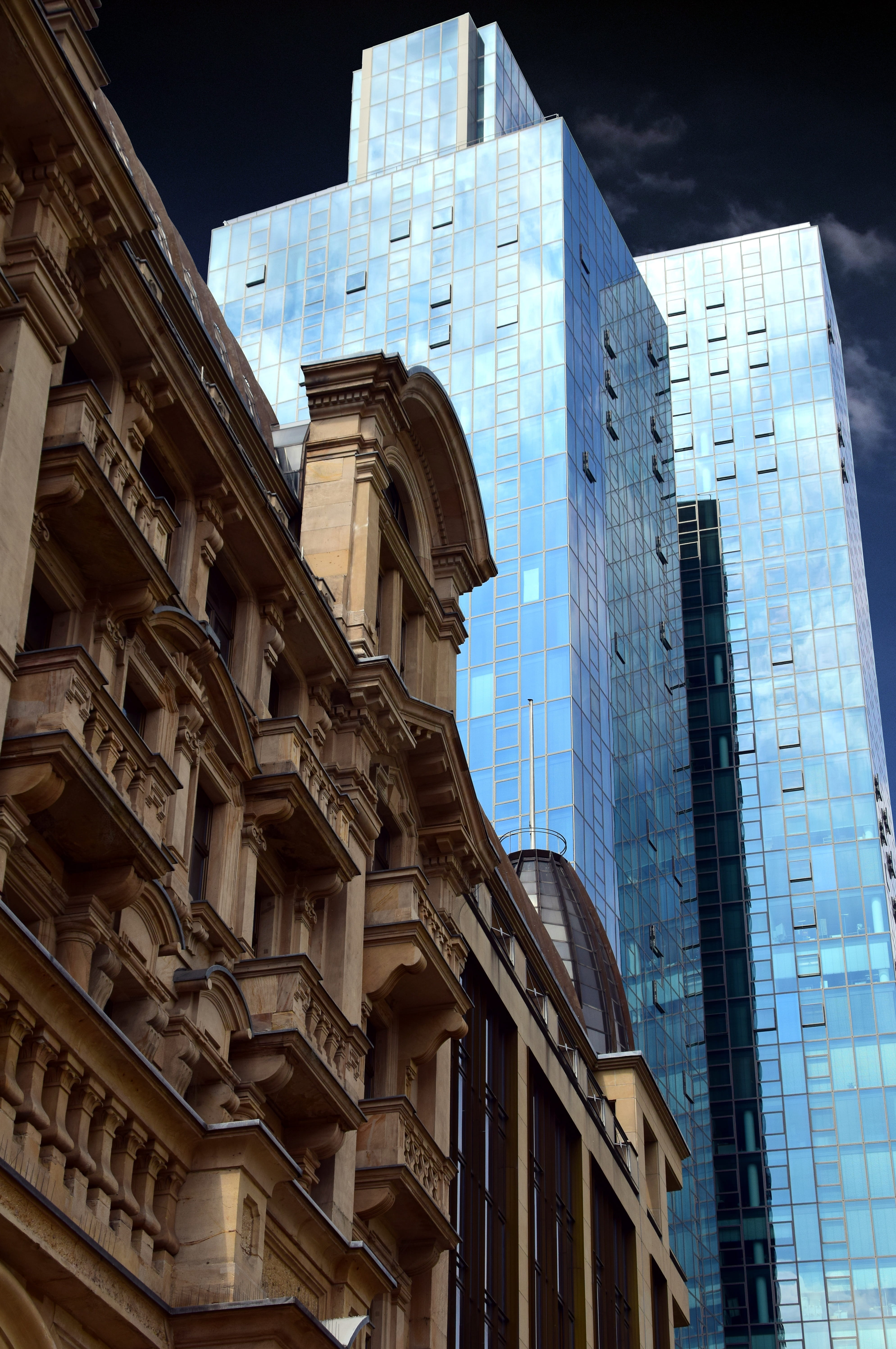 yesterday and today, 5K, town center, the past and the future, day, no people, old, frankfurt, tower, modern architecture, office, low angle view, tall - high, Phone HD Wallpaper