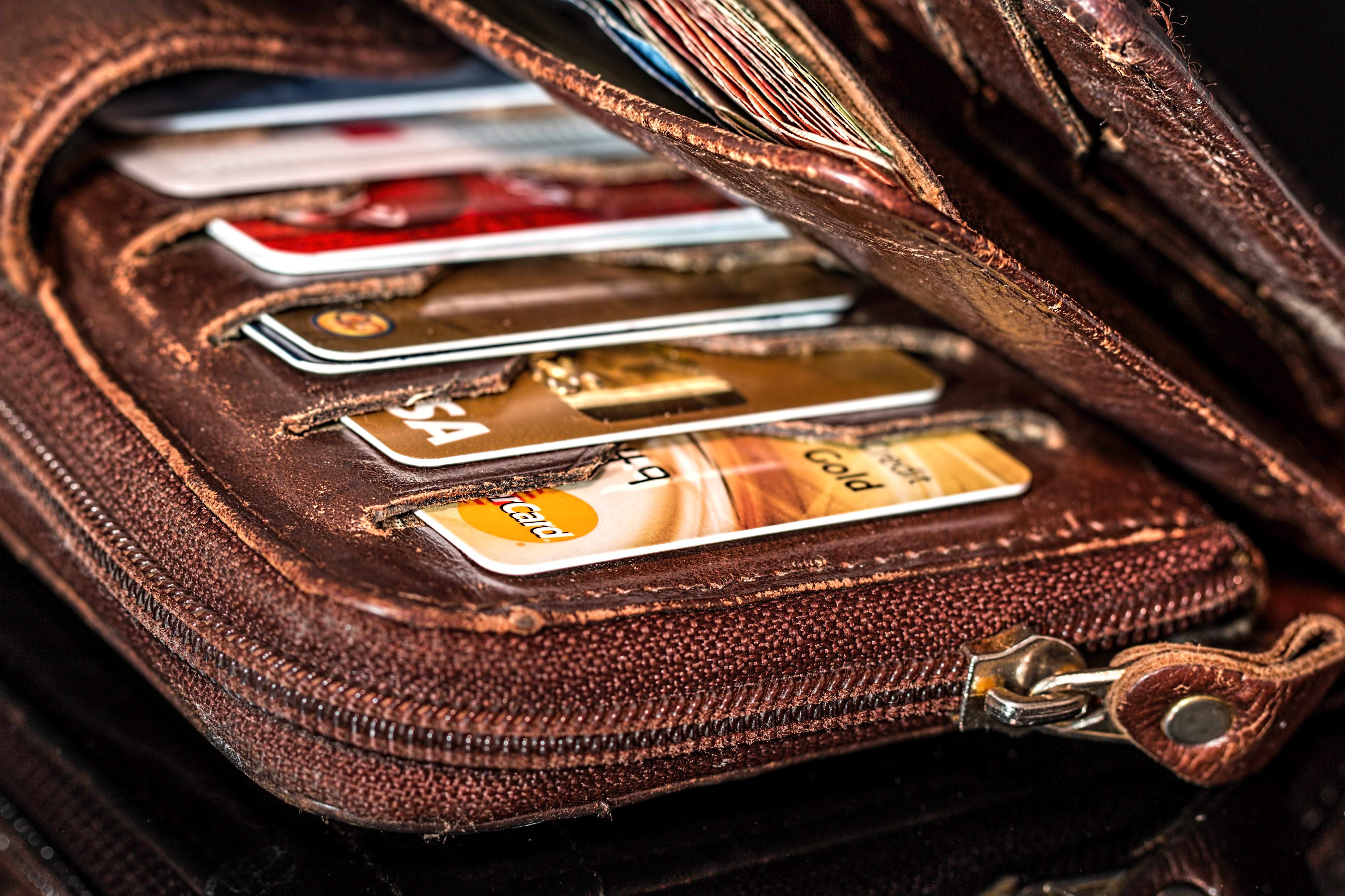poverty, plastic, debt, focus on foreground, finance, obsolete, wood - material, stress, used, ornate, wallet, brown, 5K, commerce, purse, old, retail, HD Wallpaper