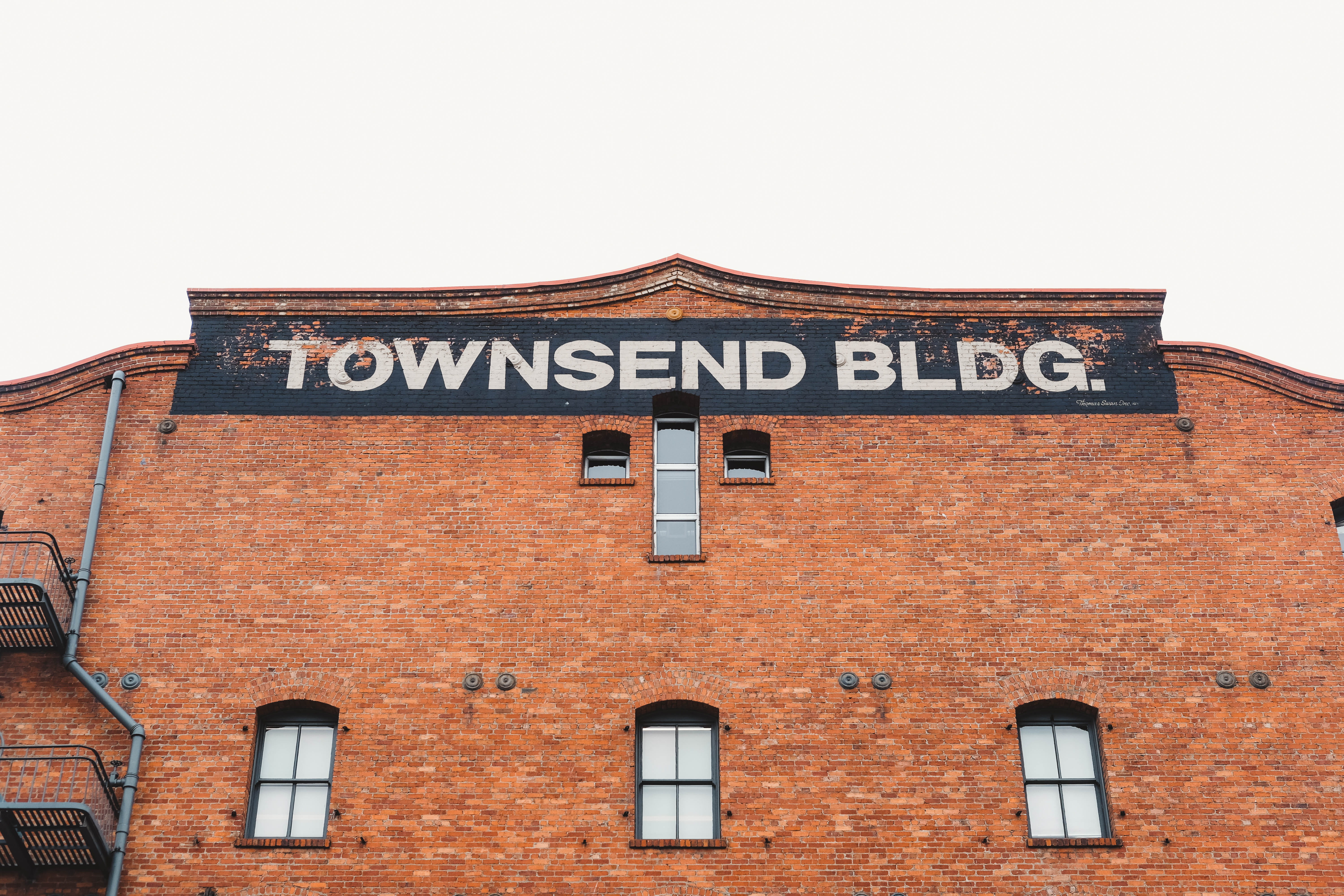 san francisco, communication, lettering, red, concrete, windows, information sign, clear sky, old, information, building exterior, vintage, 5K, sans serif, HD Wallpaper