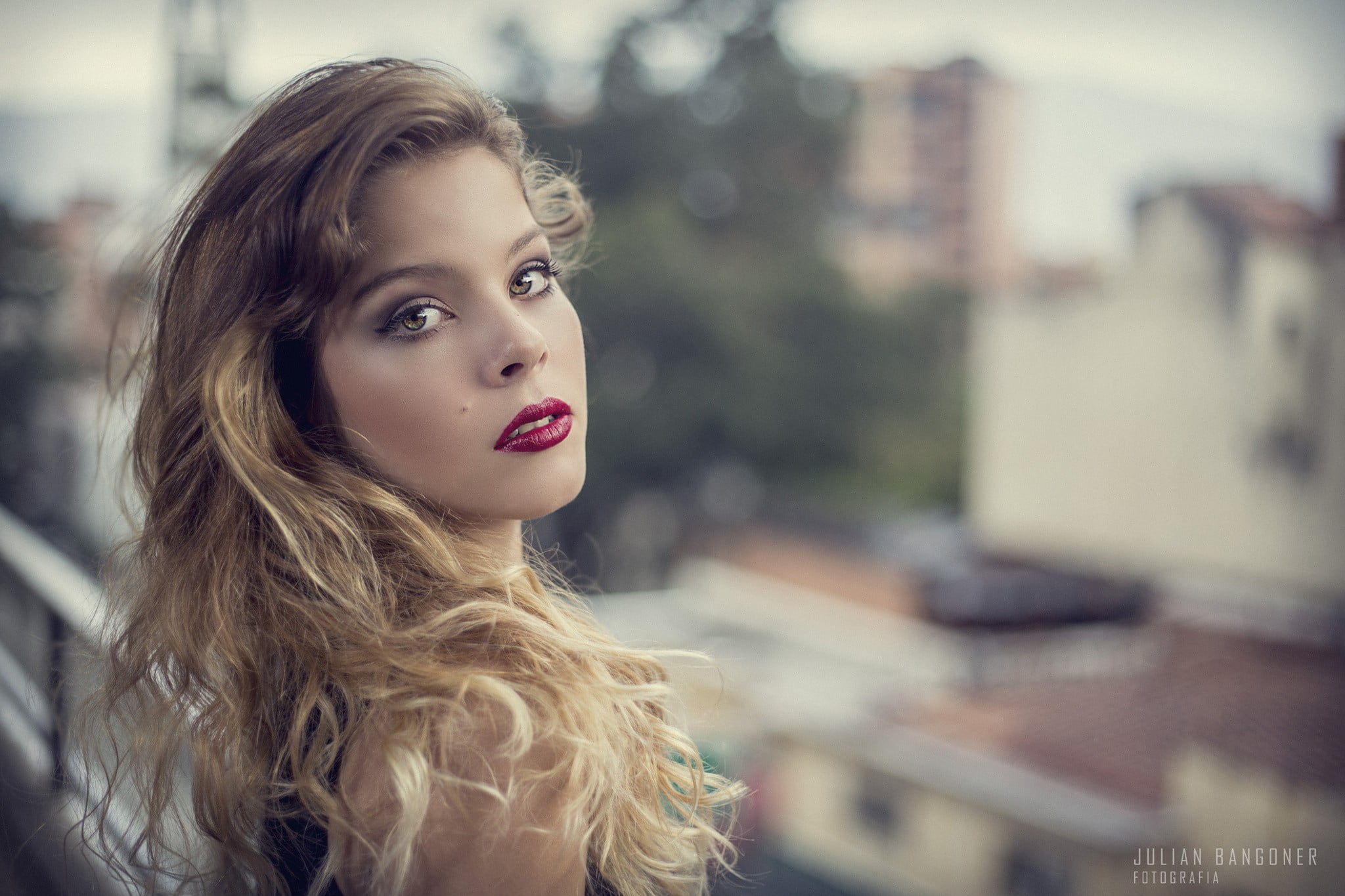 1080P, hazel eyes, teenager, lipstick, red lipstick, focus on foreground, young adult, blonde, long hair, make-up, fashion, one person, beautiful woman, HD Wallpaper