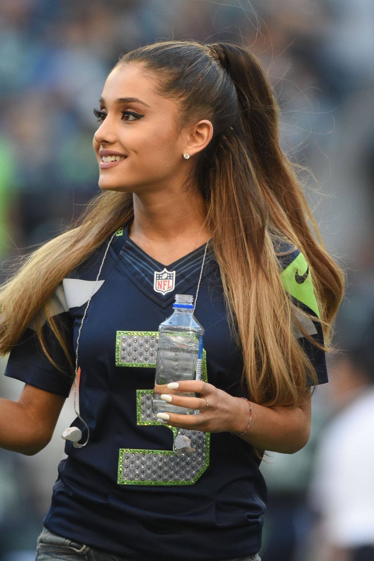 1080P, NFL, Ariana Grande, singer, ponytail, celebrity, Seattle Seahawks, Phone HD Wallpaper