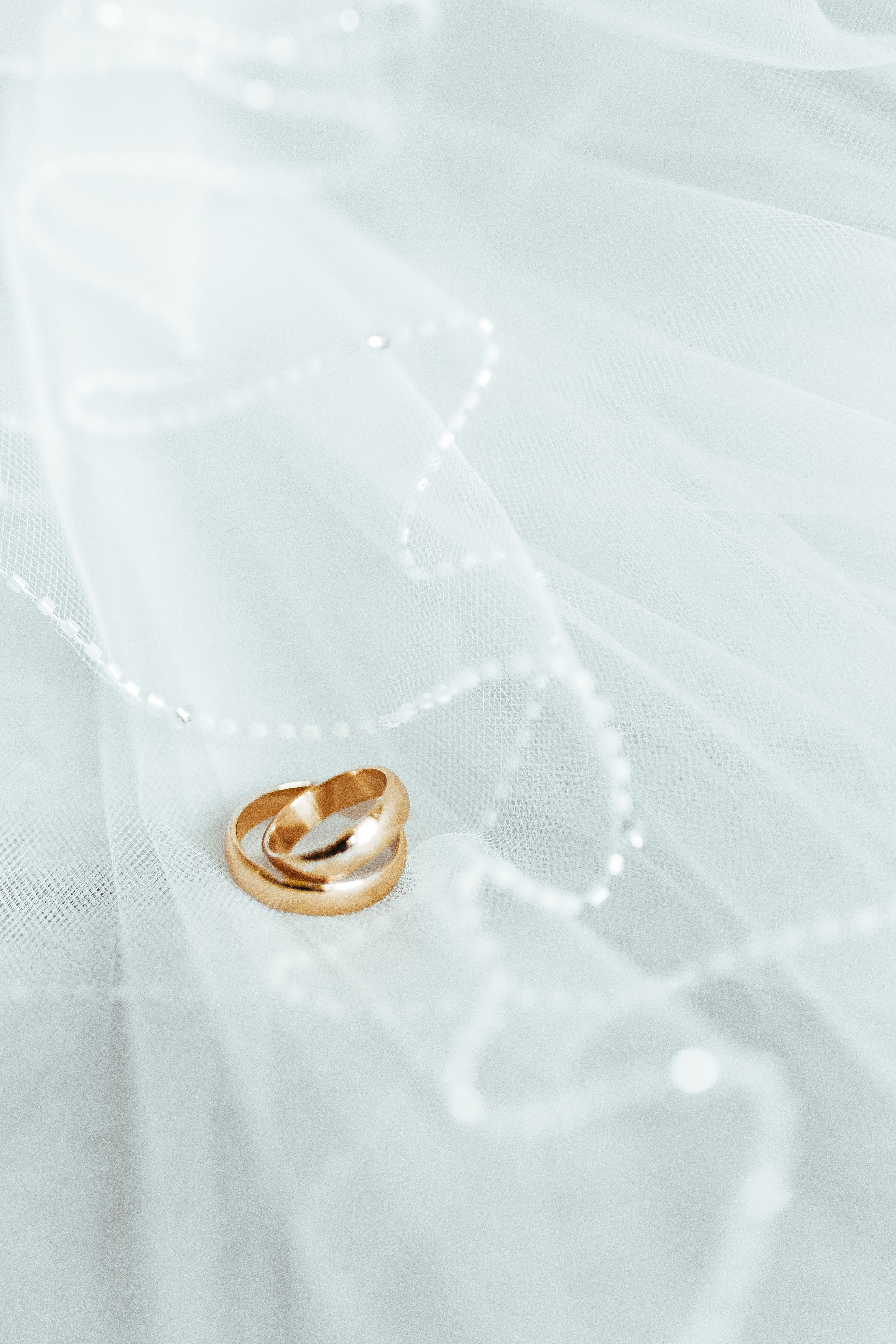 emotion, textile, rings, abstract, backgrounds, white color, selective focus, marrying, no people, love, veil, soft focus, celebration, diamond, ceremony, Phone HD Wallpaper