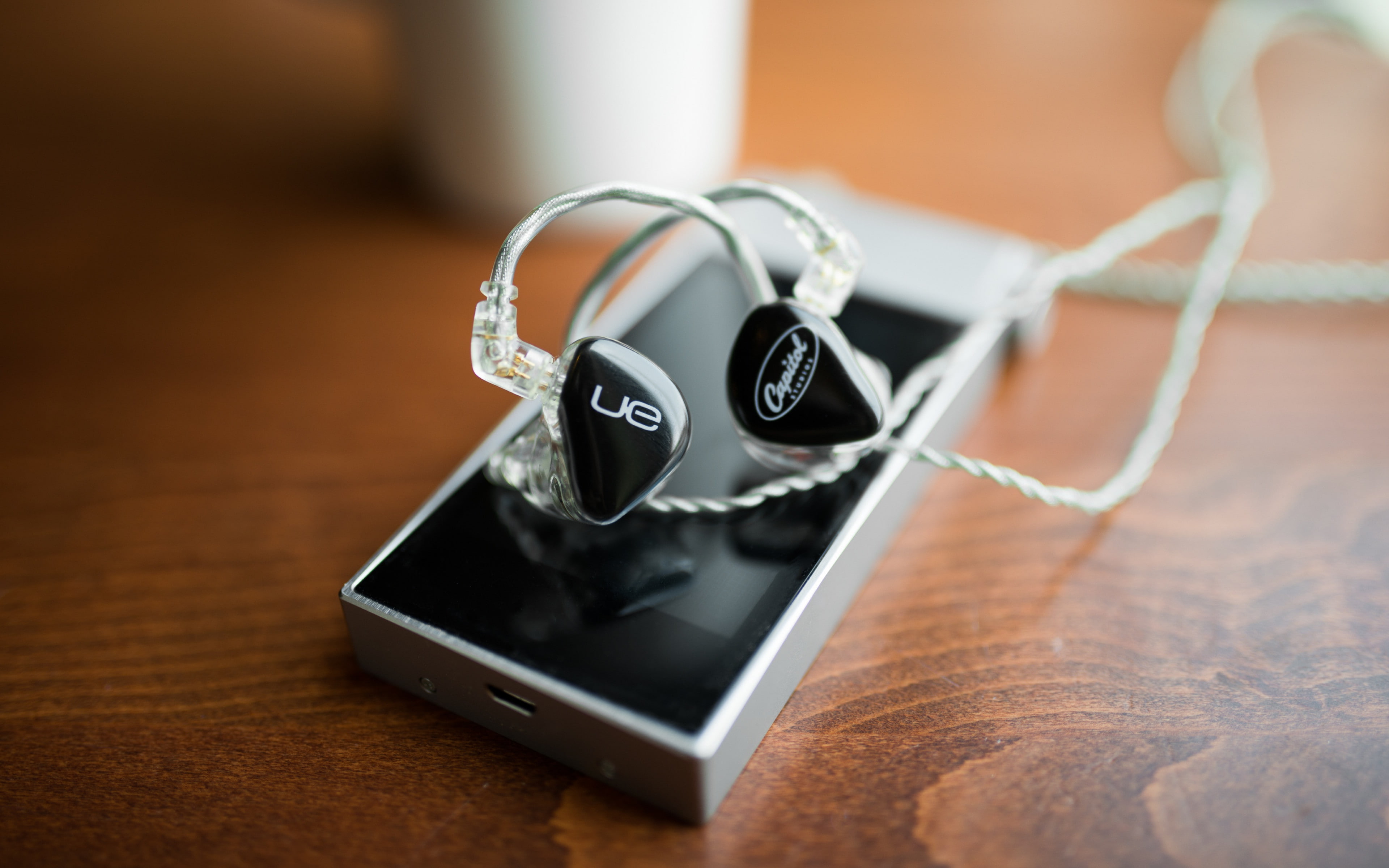 Headphones, download 3840x2400 ultimate ears, ultimate ears, 4K, player, reference monitors backgrounds, HD Wallpaper
