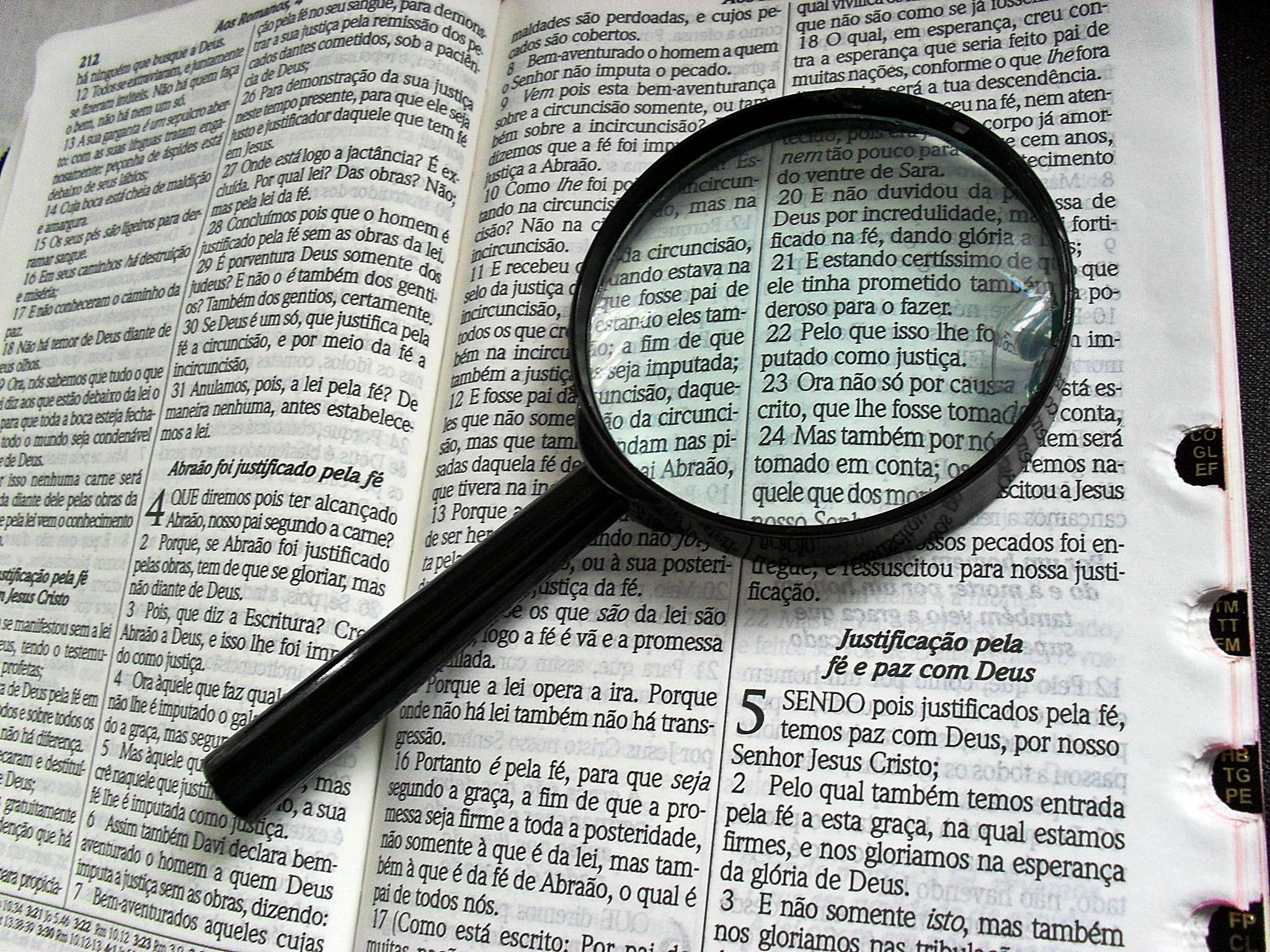 eyeglasses, searching, high angle view, no people, lens, black, education, indoors, paper, glasses, looking through an object, scrutiny, western script, HD Wallpaper