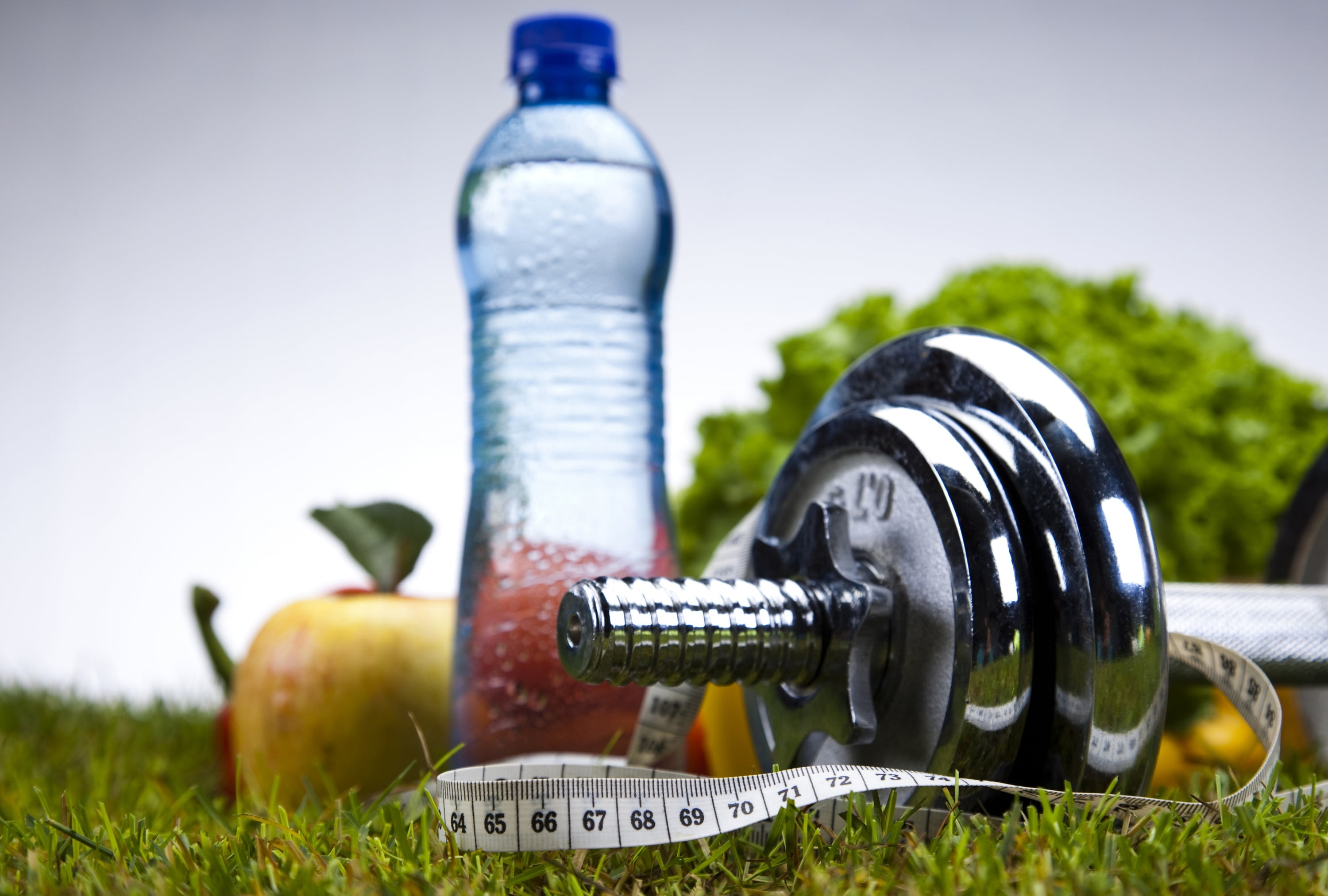 wellbeing, kilogram, gray, refreshment, 2K, no people, drink, metal, sport, freshness, muscular Build, black, grass, equipment, weights, fruit, barbell, HD Wallpaper