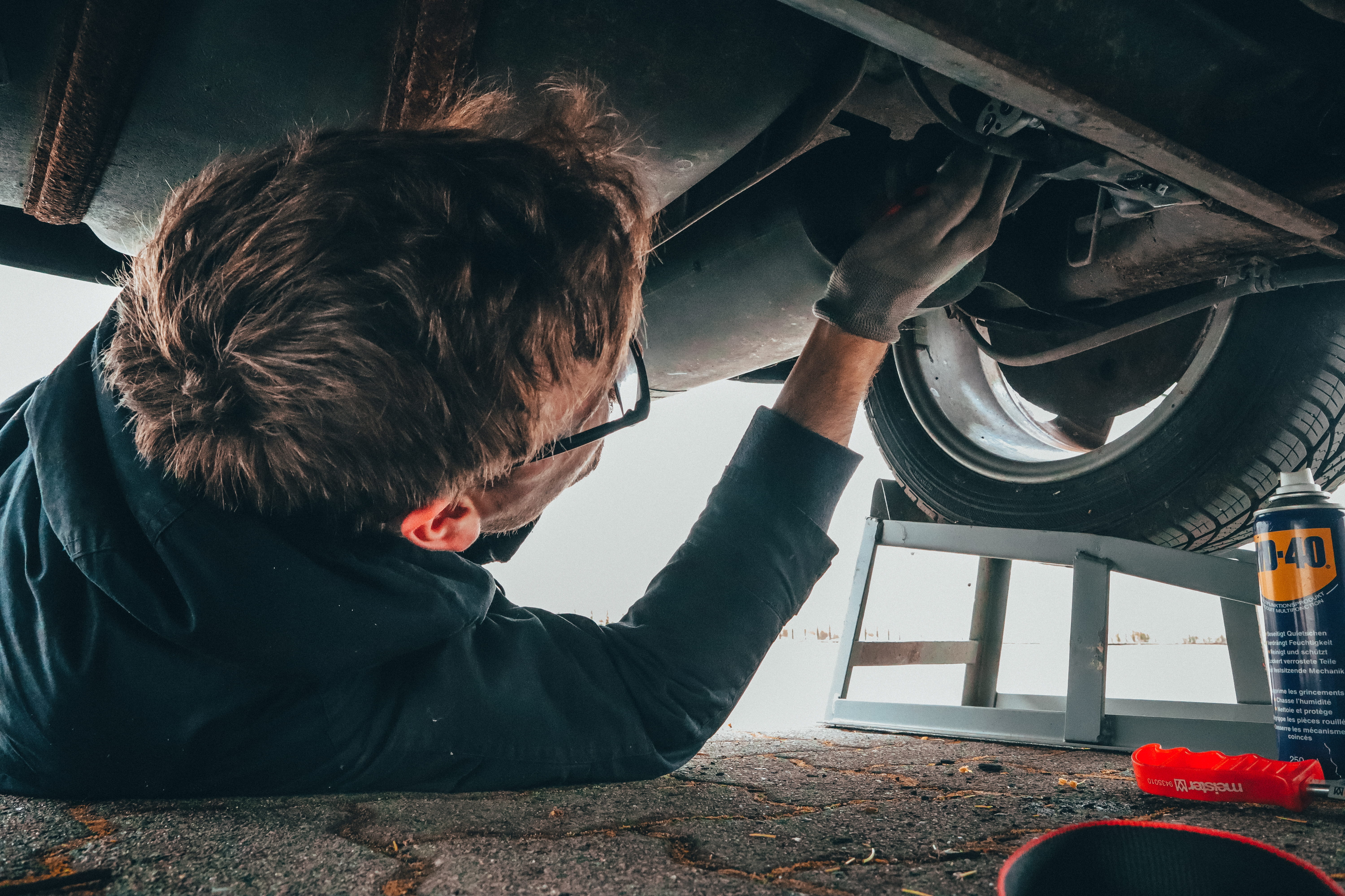 auto repair shop, land vehicle, accident, technician, mode of transportation, transportation, auto, real people, engine, mechanic, skill, day, labor, car, HD Wallpaper