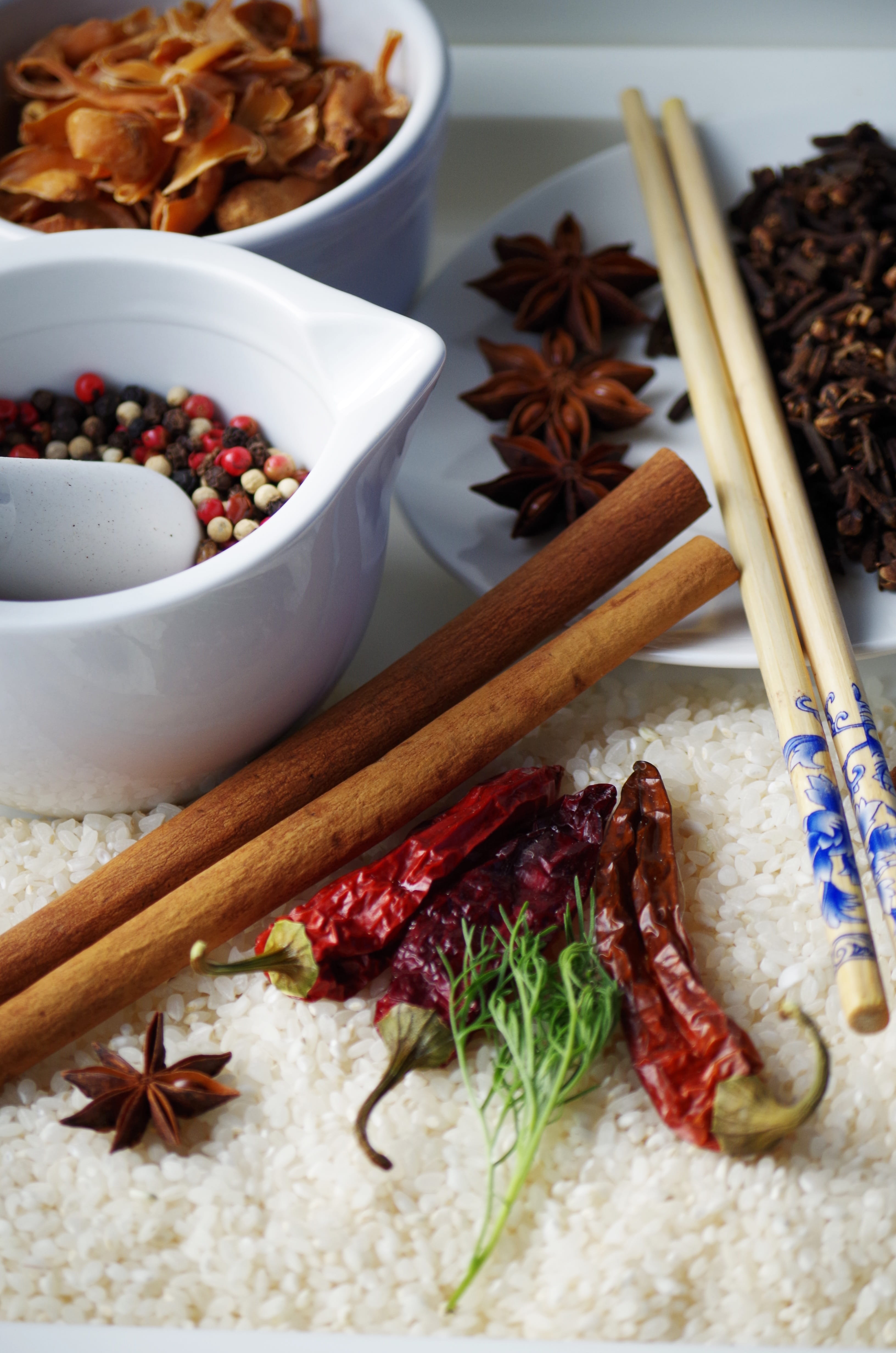 high angle view, red chili pepper, cardamom, 4K, mallets, food and drink, cinnamon, still life, no people, spice, ingredient, koreniaca combination, chili pepper, Phone HD Wallpaper