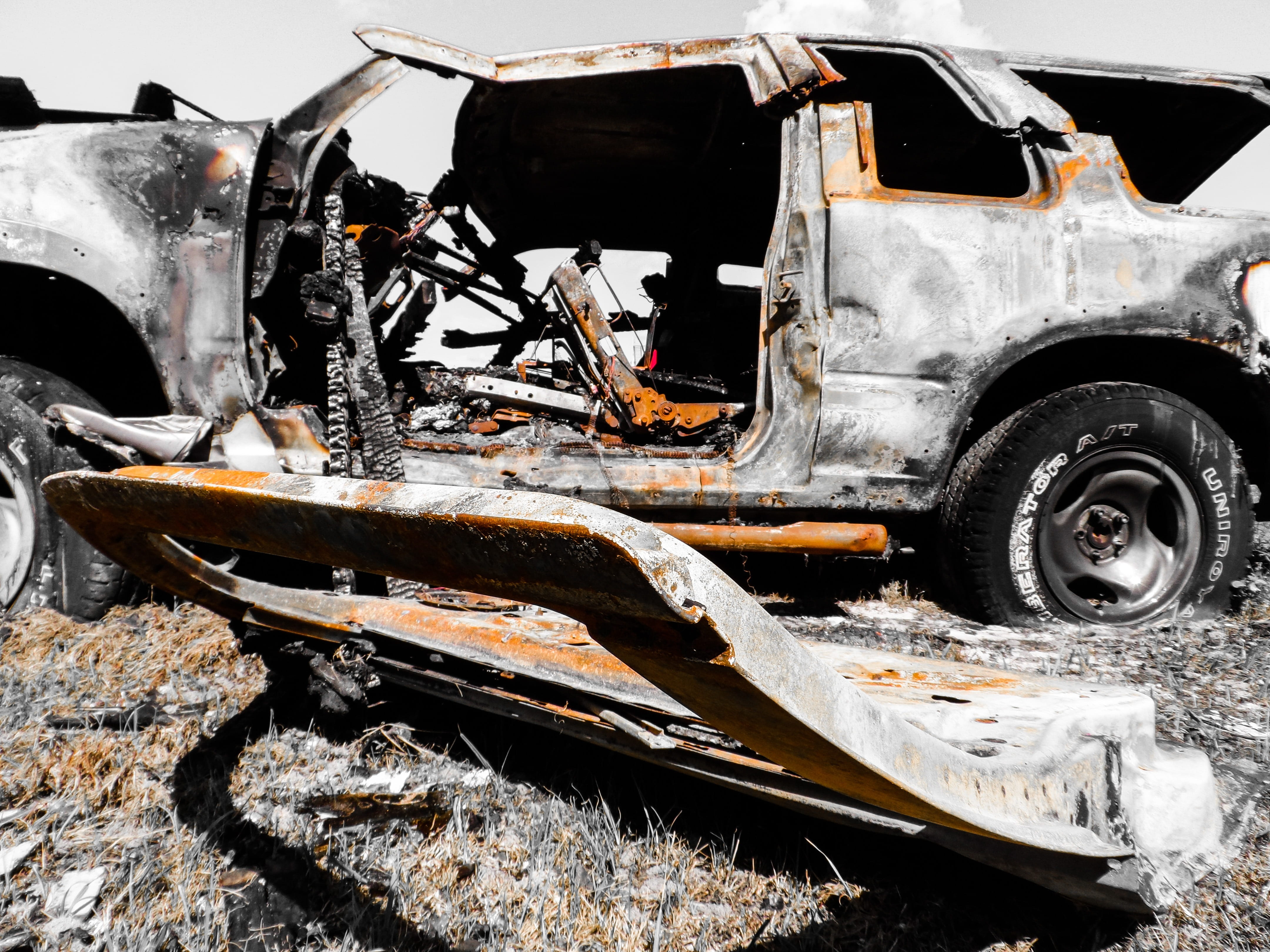 crime, demolished, danger, tire, old, mode of transportation, destruction, car, car accident, auto, decline, abandoned, outdoors, heat, wheel, accident, HD Wallpaper