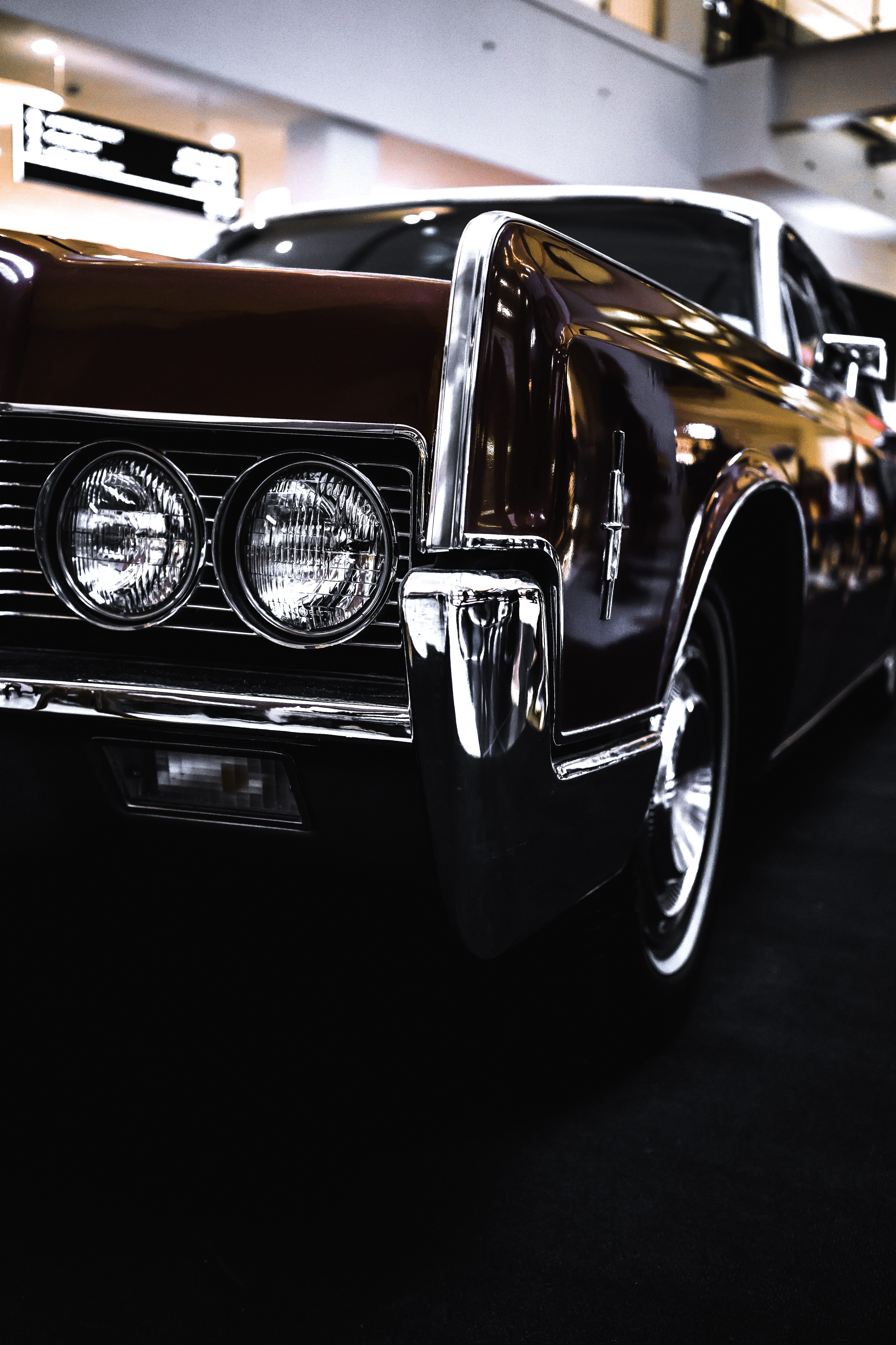 close-up, luxury, land Vehicle, lincoln, front View, mode of Transport, car interior, silver colored, vehicle light, retro Styled, focus, old-fashioned, Phone HD Wallpaper