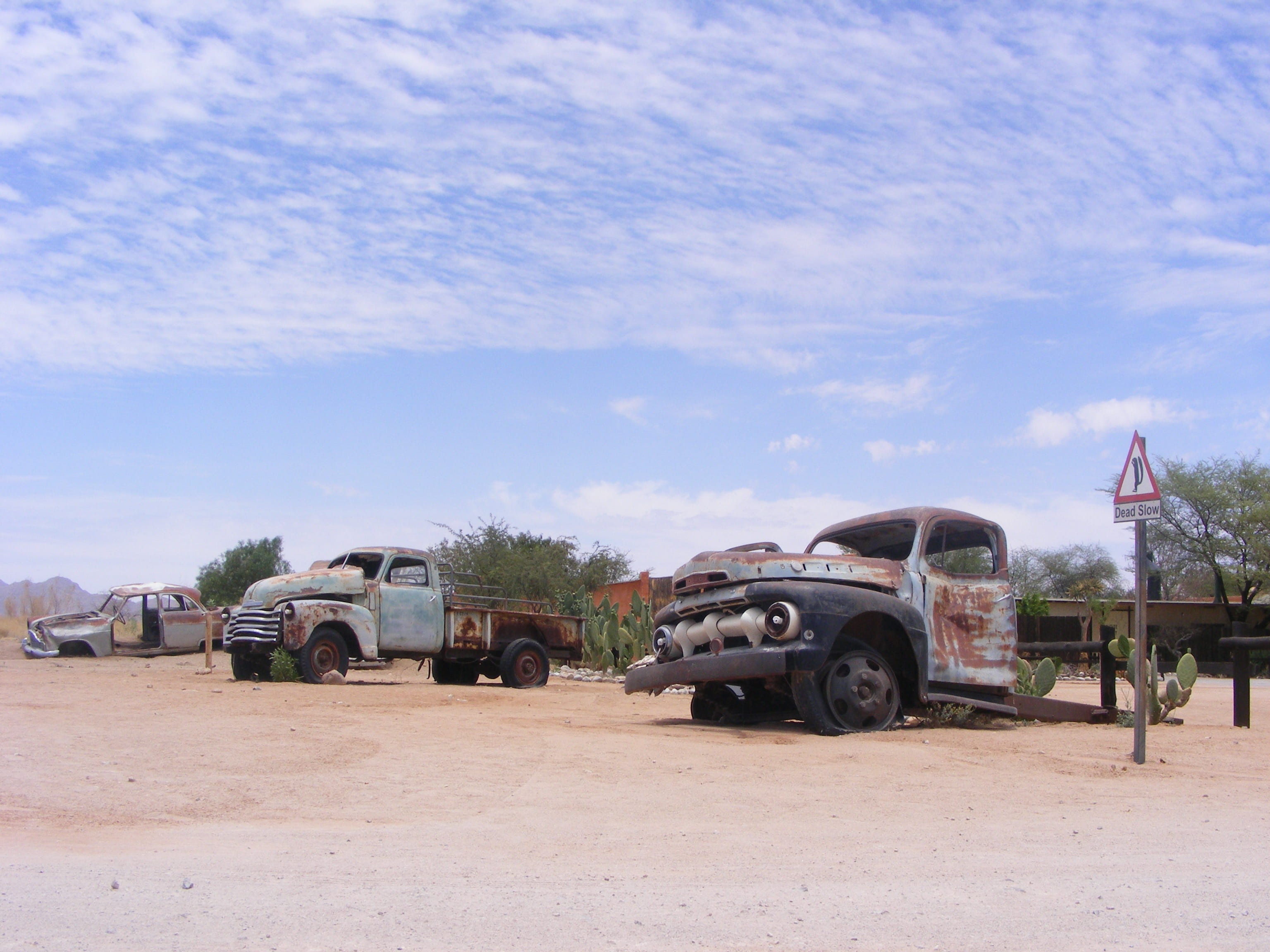 rusty, mode of transport, transportation, bad condition, cloud - sky, automobile, run-down, no people, forgotten, nature, Desert, stationary, vehicle, classic, HD Wallpaper