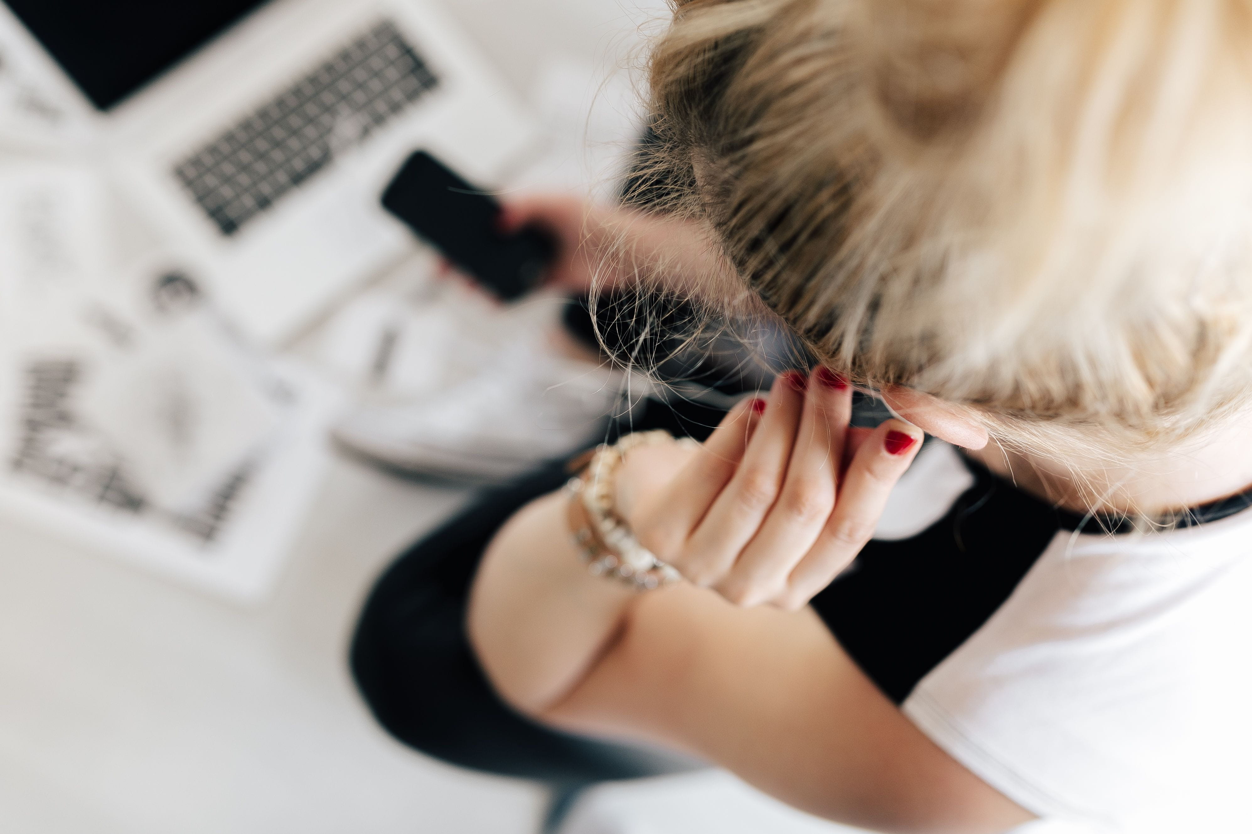 blond hair, workspace, femine, hand, fashion, human hair, beauty, computer, home office, females, selective focus, portrait, body part, laptop, beautiful woman, HD Wallpaper
