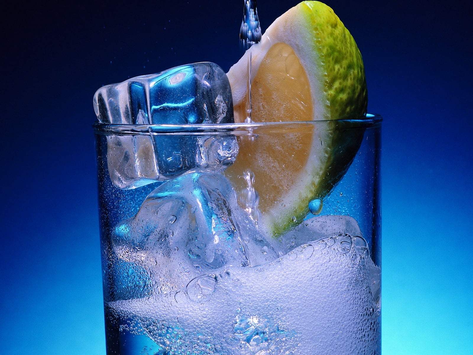 clear, household equipment, drinking Glass, cold temperature, studio shot, citrus Fruit, food and drink, cool, 720P, water, melting, tonic Water, ice, HD Wallpaper