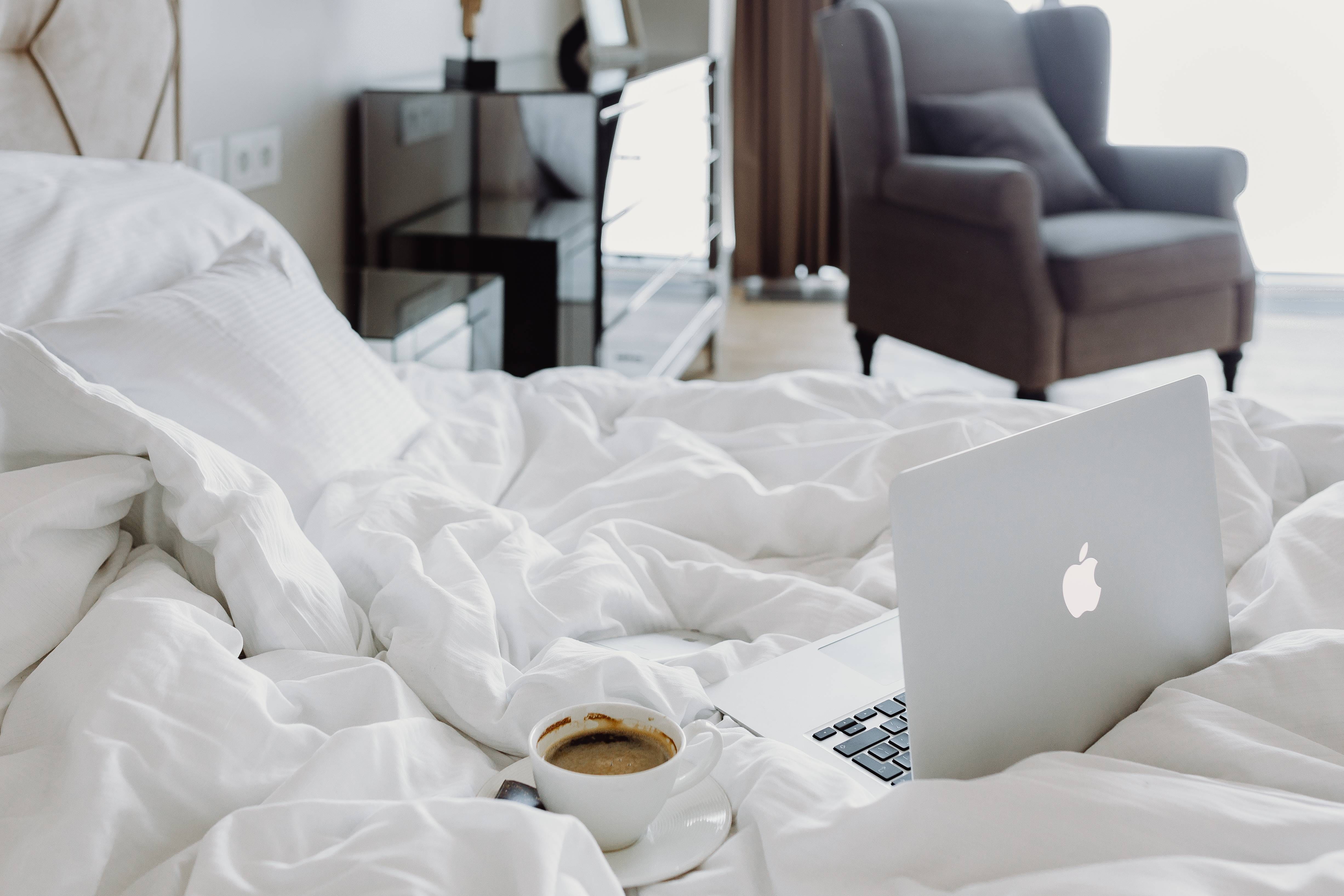 sheet, laptop, chocolate, furniture, macbook, blanket, mug, mac, notes, indoors, Apple, hotel, bed, notebook, no People, messy, Woman, coffee cup, close-up, HD Wallpaper