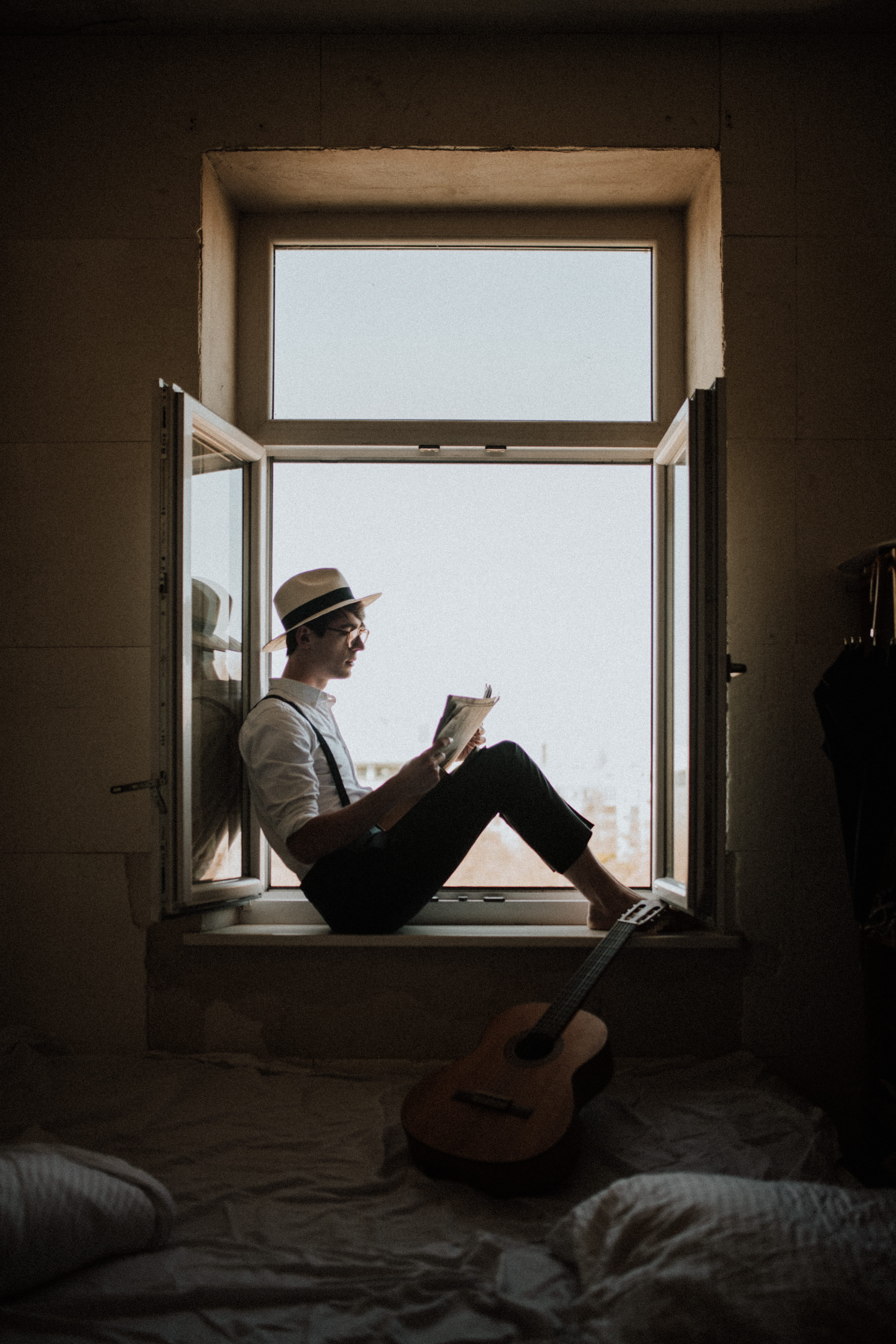 domestic room, sitting, young adult, 5K, furniture, casual clothing, indoors, male, music, lifestyles, publication, real people, one person, window, domestic life, Phone HD Wallpaper
