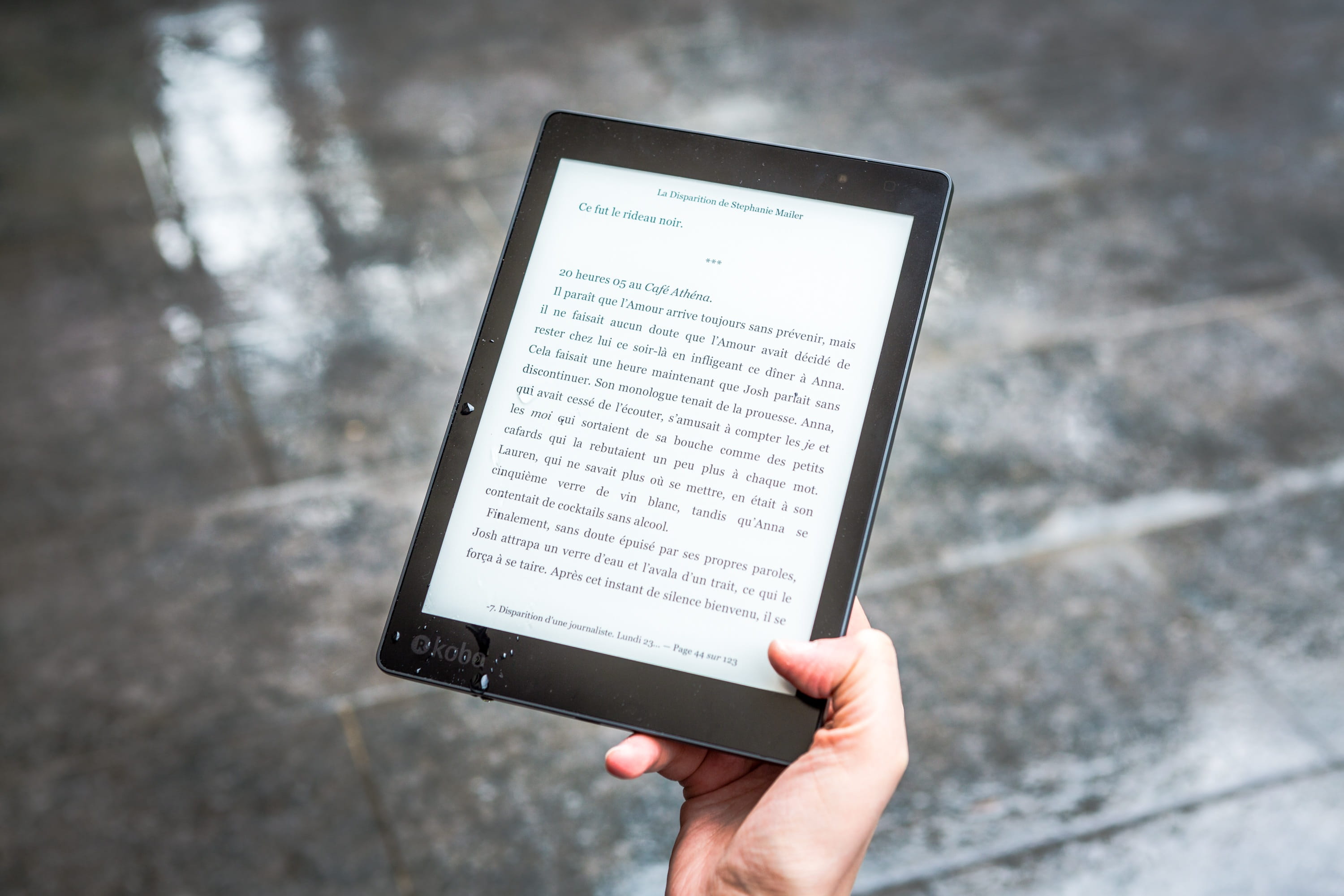 2K, electronics, the media, reading, connection, bus stop, computer, reading light, wireless technology, internet, bus, digital tablet, rain, ebook, fall, HD Wallpaper