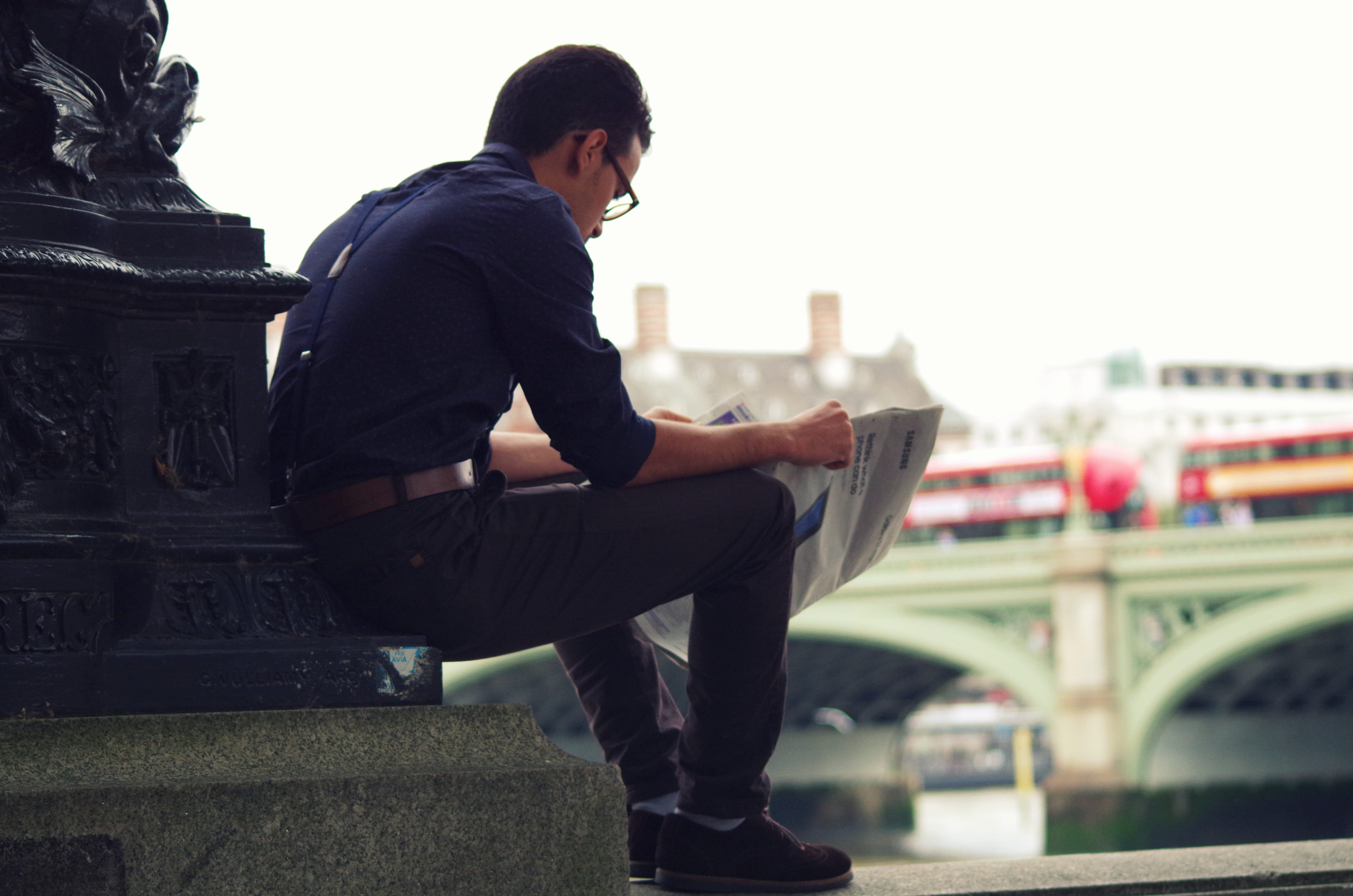 transportation, focus on foreground, built structure, man, casual clothing, urban, male, car, people, sitting, reading, day, leisure activity, architecture, HD Wallpaper